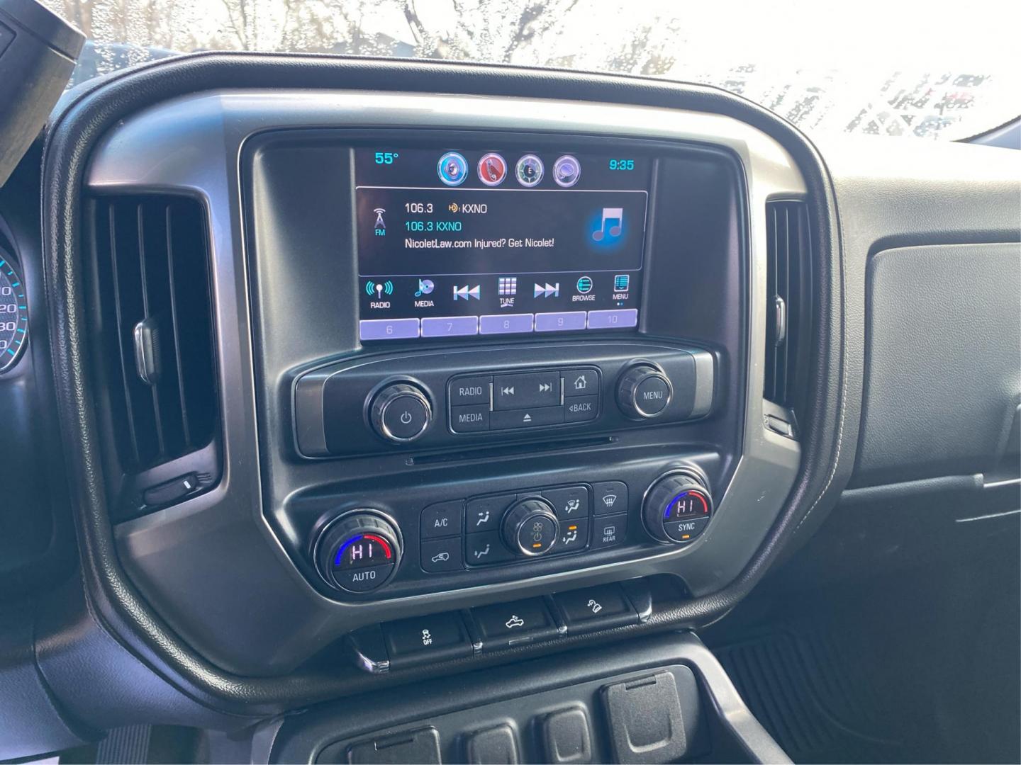 2017 WHITE CHEVROLET SILVERADO 1500 CREW CAB LT (3GCUKREC9HG) with an 5.3L engine, Automatic transmission, located at 908 SE 14th Street, Des Moines, IA, 50317, (515) 281-0330, 41.580303, -93.597046 - Photo#12