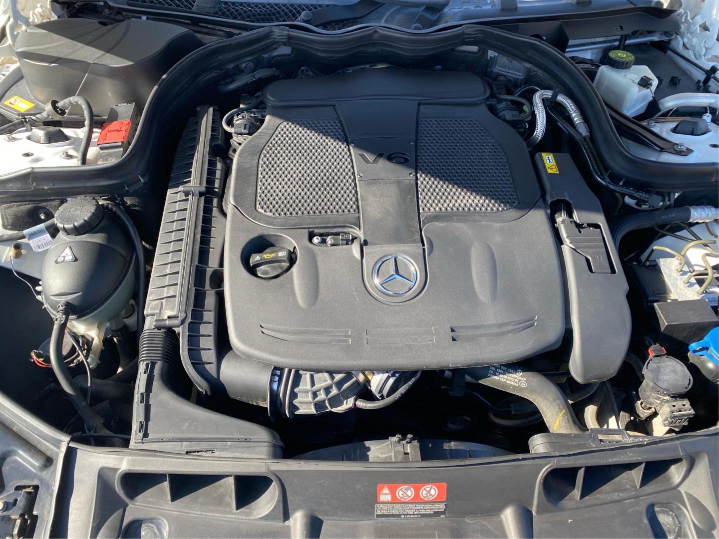 2013 WHITE MERCEDES-BENZ C-CLASS C300 4MATIC (WDDGF8AB5DA) with an 3.5L engine, Automatic transmission, located at 908 SE 14th Street, Des Moines, IA, 50317, (515) 281-0330, 41.580303, -93.597046 - Photo#10