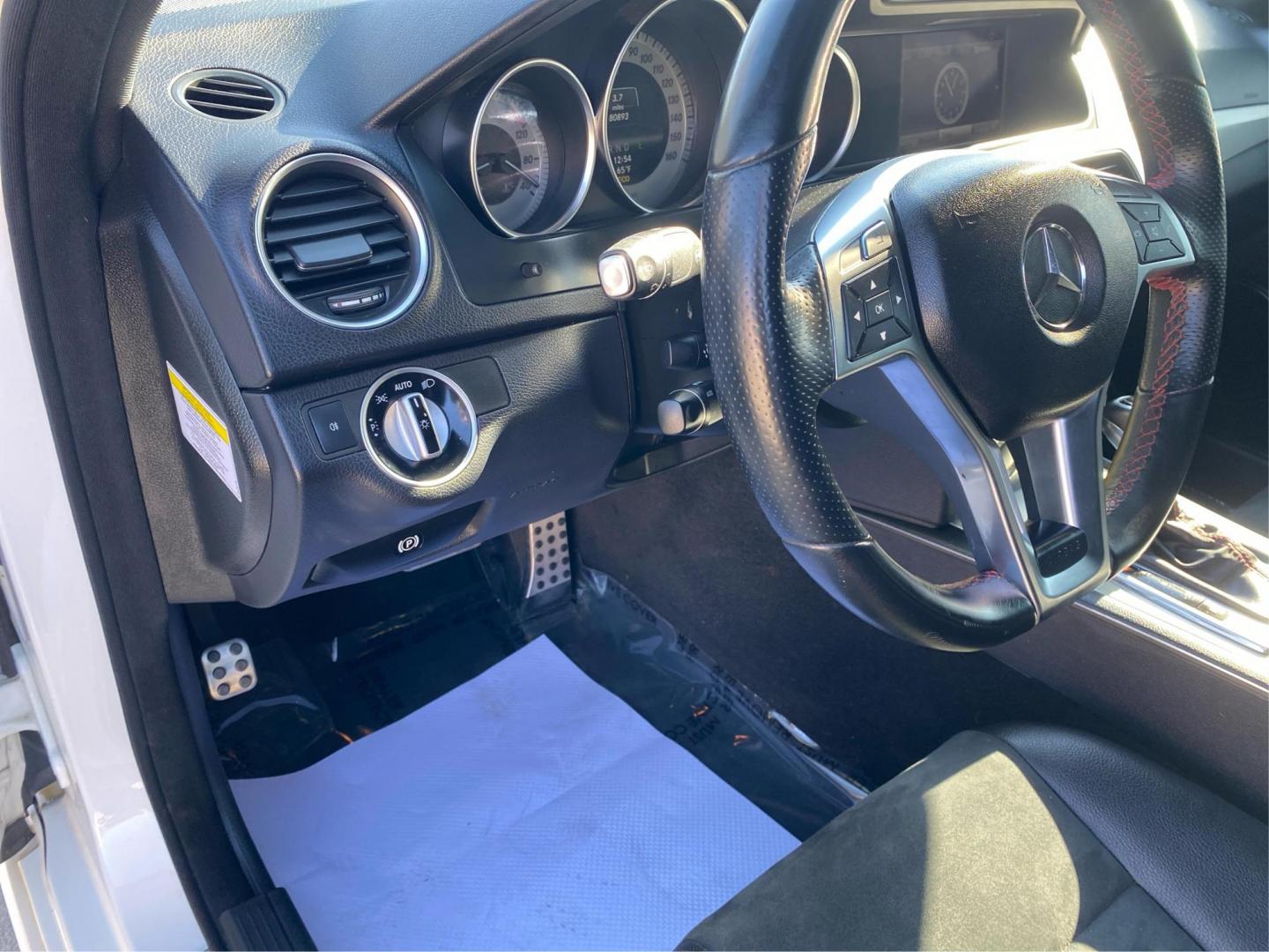 2013 WHITE MERCEDES-BENZ C-CLASS C300 4MATIC (WDDGF8AB5DA) with an 3.5L engine, Automatic transmission, located at 908 SE 14th Street, Des Moines, IA, 50317, (515) 281-0330, 41.580303, -93.597046 - Photo#17