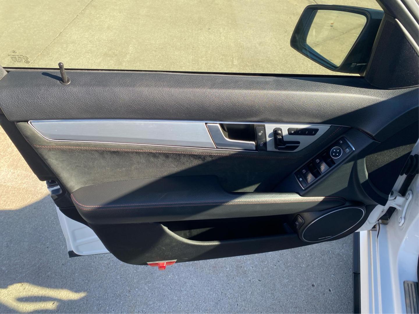 2013 WHITE MERCEDES-BENZ C-CLASS C300 4MATIC (WDDGF8AB5DA) with an 3.5L engine, Automatic transmission, located at 908 SE 14th Street, Des Moines, IA, 50317, (515) 281-0330, 41.580303, -93.597046 - Photo#19