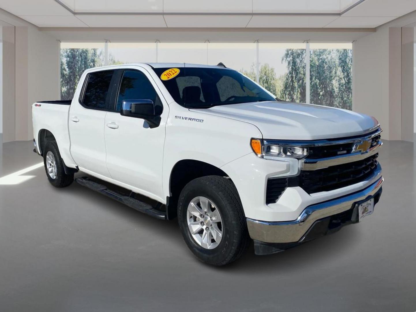 2022 WHITE CHEVROLET SILVERADO 1500 LT (1GCUDDED2NZ) with an 5.3L engine, Automatic transmission, located at 908 SE 14th Street, Des Moines, IA, 50317, (515) 281-0330, 41.580303, -93.597046 - Photo#0