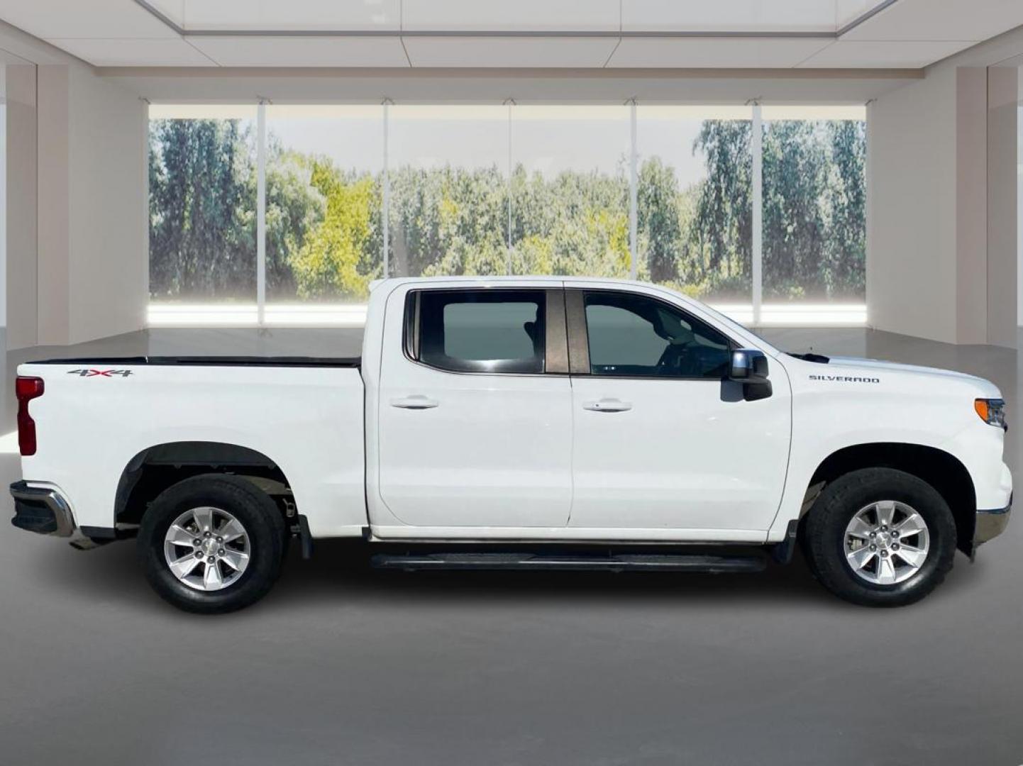 2022 WHITE CHEVROLET SILVERADO 1500 LT (1GCUDDED2NZ) with an 5.3L engine, Automatic transmission, located at 908 SE 14th Street, Des Moines, IA, 50317, (515) 281-0330, 41.580303, -93.597046 - Photo#1
