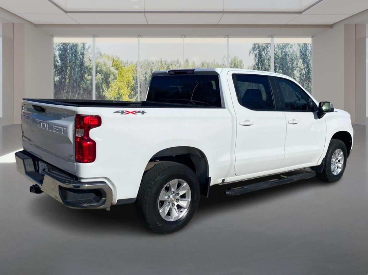 2022 WHITE CHEVROLET SILVERADO 1500 LT (1GCUDDED2NZ) with an 5.3L engine, Automatic transmission, located at 908 SE 14th Street, Des Moines, IA, 50317, (515) 281-0330, 41.580303, -93.597046 - Photo#2