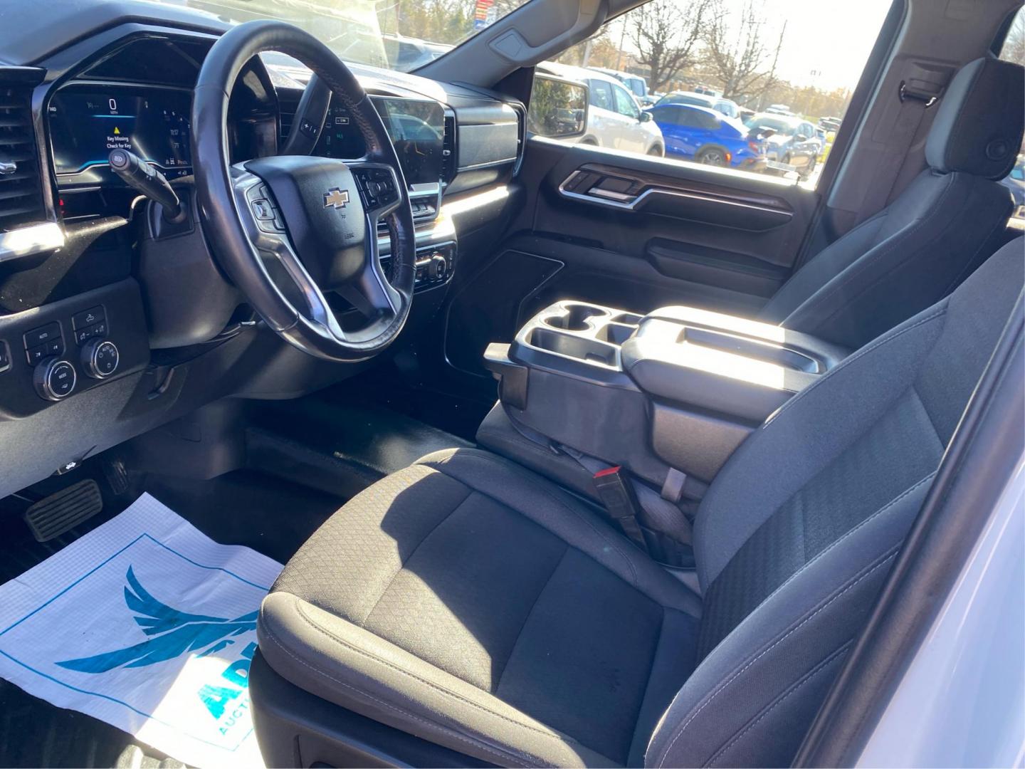 2022 WHITE CHEVROLET SILVERADO 1500 LT (1GCUDDED2NZ) with an 5.3L engine, Automatic transmission, located at 908 SE 14th Street, Des Moines, IA, 50317, (515) 281-0330, 41.580303, -93.597046 - Photo#8