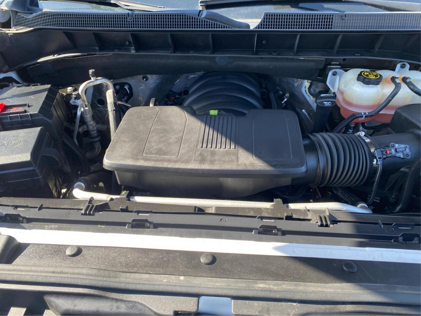 2022 WHITE CHEVROLET SILVERADO 1500 LT (1GCUDDED2NZ) with an 5.3L engine, Automatic transmission, located at 908 SE 14th Street, Des Moines, IA, 50317, (515) 281-0330, 41.580303, -93.597046 - Photo#10