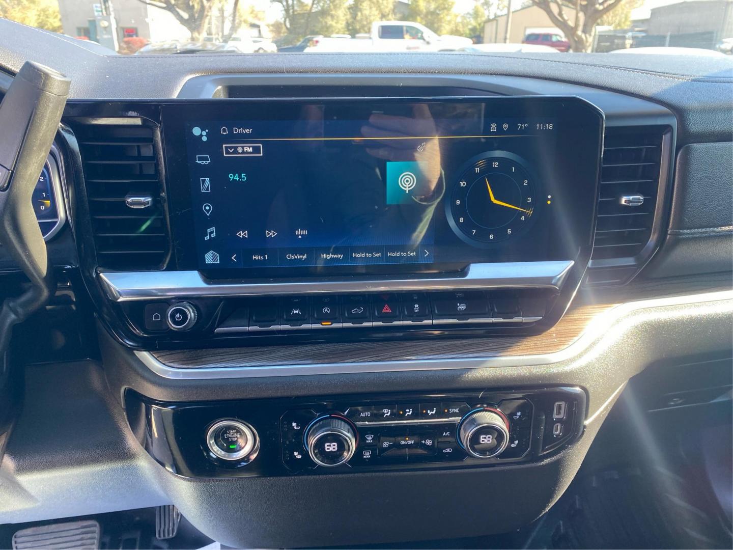 2022 WHITE CHEVROLET SILVERADO 1500 LT (1GCUDDED2NZ) with an 5.3L engine, Automatic transmission, located at 908 SE 14th Street, Des Moines, IA, 50317, (515) 281-0330, 41.580303, -93.597046 - Photo#12