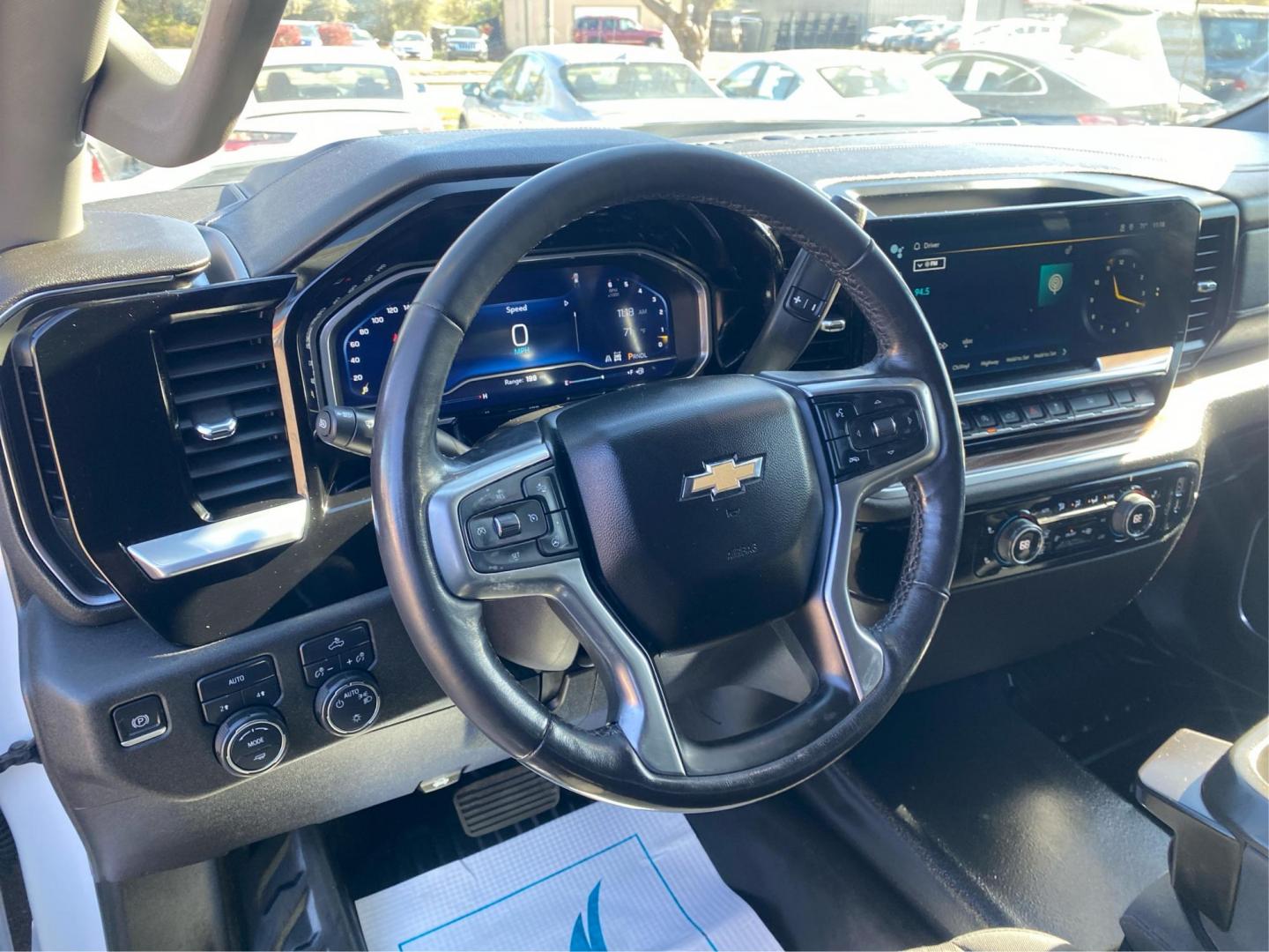 2022 WHITE CHEVROLET SILVERADO 1500 LT (1GCUDDED2NZ) with an 5.3L engine, Automatic transmission, located at 908 SE 14th Street, Des Moines, IA, 50317, (515) 281-0330, 41.580303, -93.597046 - Photo#15