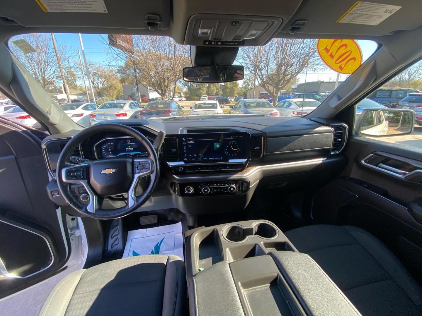 2022 WHITE CHEVROLET SILVERADO 1500 LT (1GCUDDED2NZ) with an 5.3L engine, Automatic transmission, located at 908 SE 14th Street, Des Moines, IA, 50317, (515) 281-0330, 41.580303, -93.597046 - Photo#20