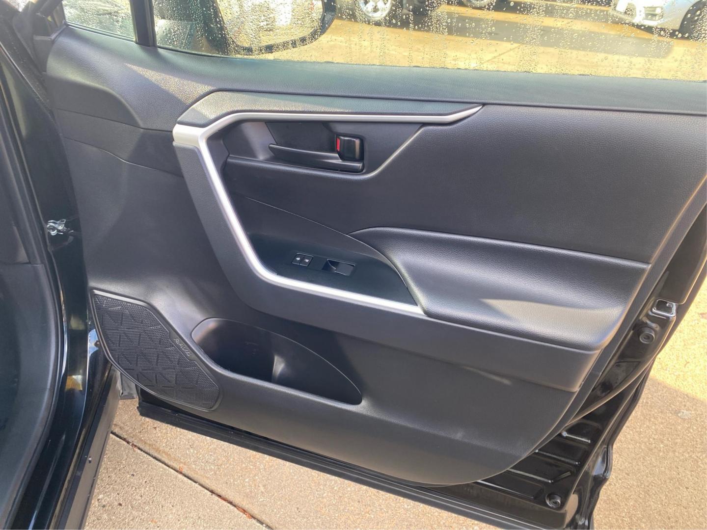 2025 BLACK TOYOTA RAV4 LE (2T3H1RFV0SW) with an 2.5L engine, Automatic transmission, located at 908 SE 14th Street, Des Moines, IA, 50317, (515) 281-0330, 41.580303, -93.597046 - Photo#20