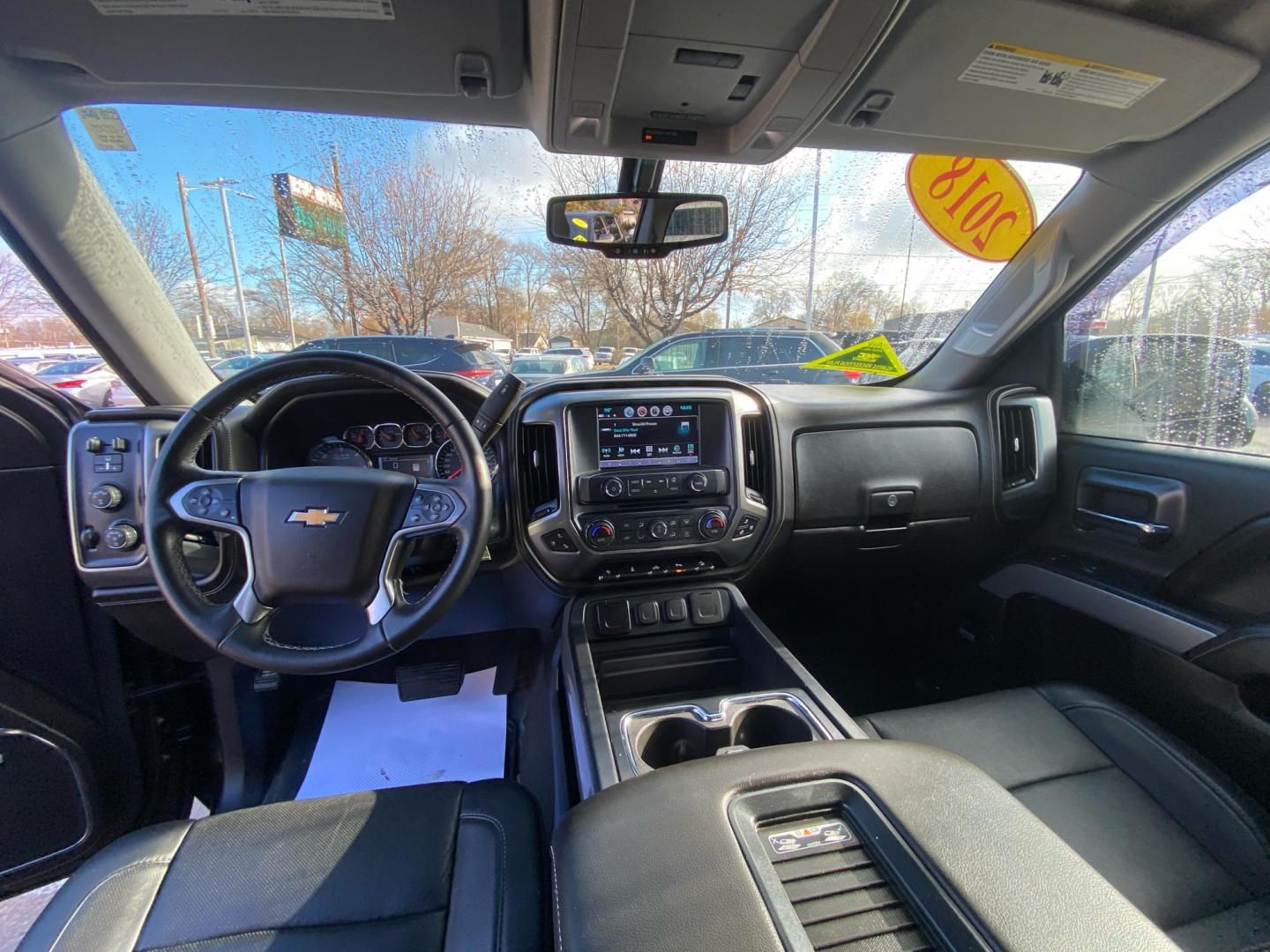 2018 BLACK CHEVROLET SILVERADO 1500 LTZ (3GCUKSEC4JG) with an 5.3L engine, Automatic transmission, located at 908 SE 14th Street, Des Moines, IA, 50317, (515) 281-0330, 41.580303, -93.597046 - Photo#20