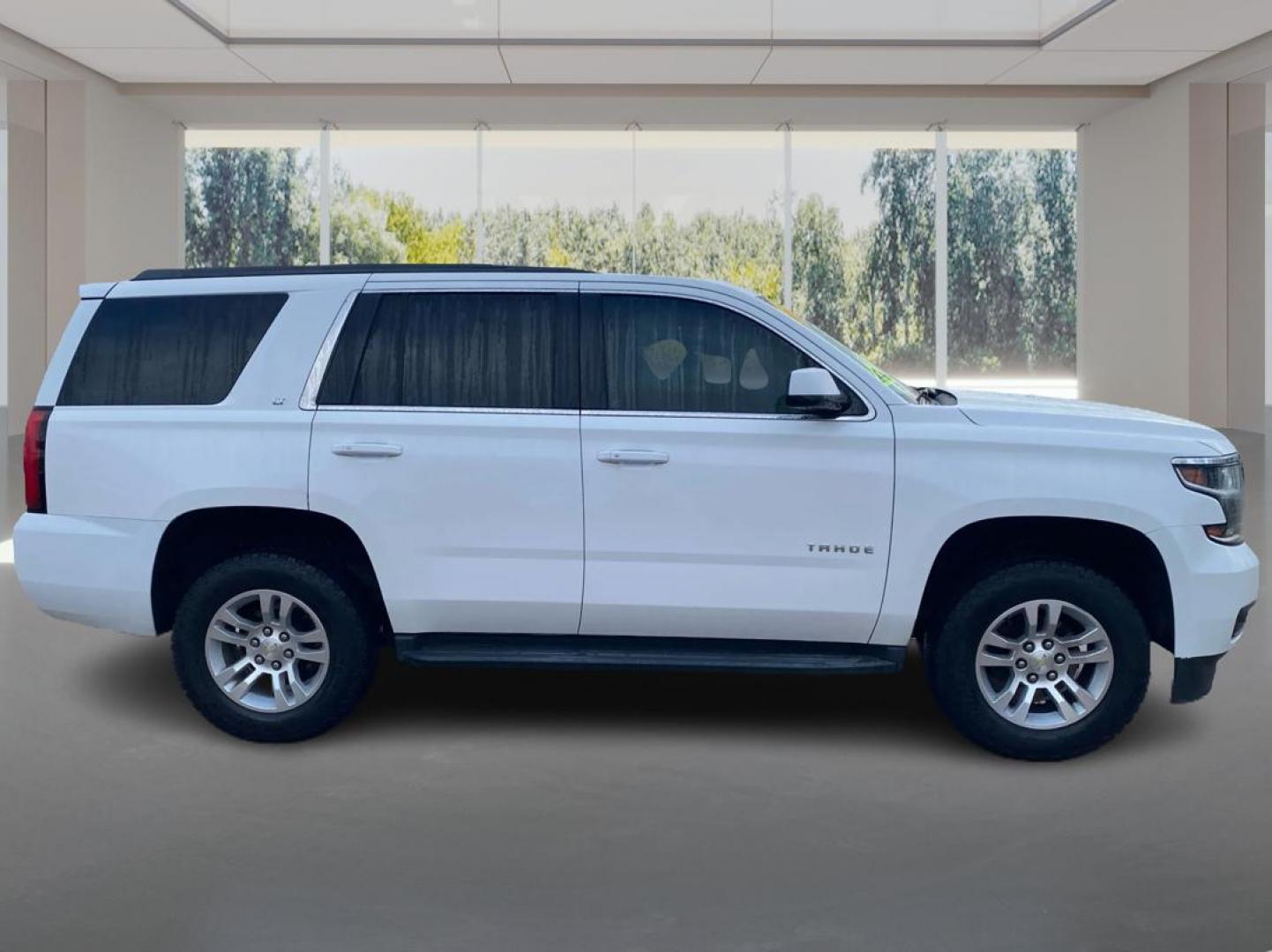 2015 WHITE CHEVROLET TAHOE 1500 LT (1GNSKBKC0FR) with an 5.3L engine, Automatic transmission, located at 908 SE 14th Street, Des Moines, IA, 50317, (515) 281-0330, 41.580303, -93.597046 - Photo#1