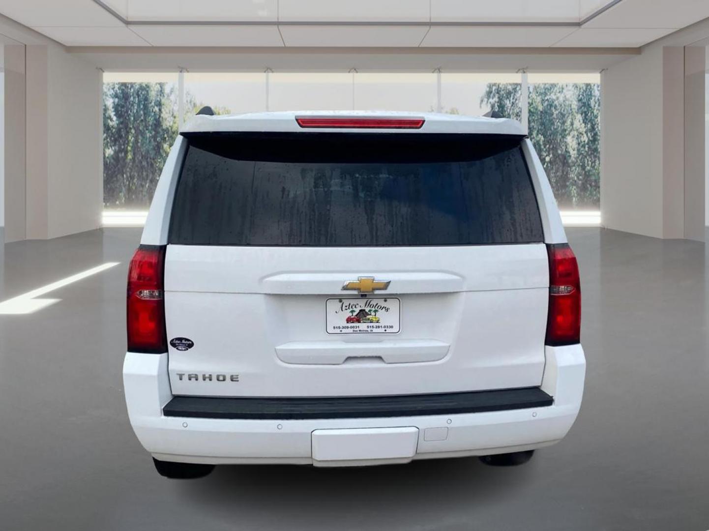 2015 WHITE CHEVROLET TAHOE 1500 LT (1GNSKBKC0FR) with an 5.3L engine, Automatic transmission, located at 908 SE 14th Street, Des Moines, IA, 50317, (515) 281-0330, 41.580303, -93.597046 - Photo#3