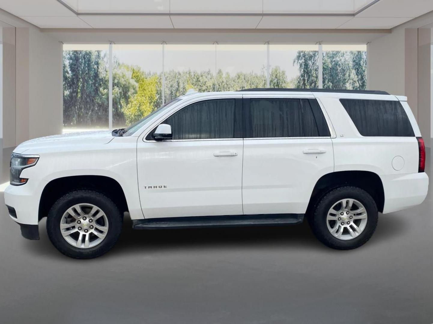 2015 WHITE CHEVROLET TAHOE 1500 LT (1GNSKBKC0FR) with an 5.3L engine, Automatic transmission, located at 908 SE 14th Street, Des Moines, IA, 50317, (515) 281-0330, 41.580303, -93.597046 - Photo#5
