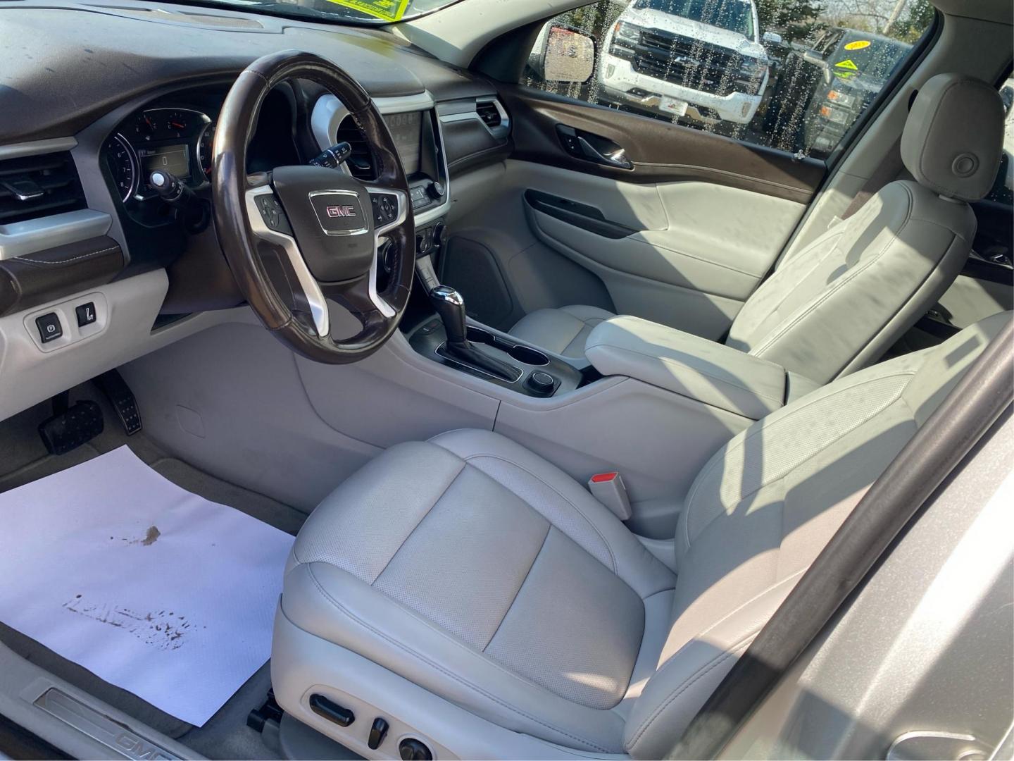 2019 SILVER GMC ACADIA SLT-2 (1GKKNNLS5KZ) with an 3.6L engine, Automatic transmission, located at 908 SE 14th Street, Des Moines, IA, 50317, (515) 281-0330, 41.580303, -93.597046 - Photo#8