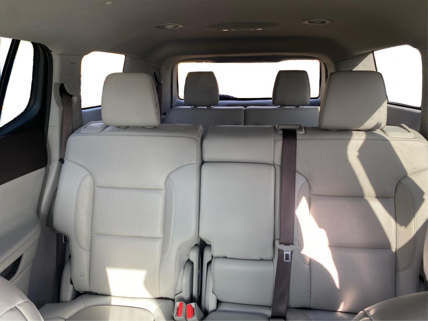 2019 SILVER GMC ACADIA SLT-2 (1GKKNNLS5KZ) with an 3.6L engine, Automatic transmission, located at 908 SE 14th Street, Des Moines, IA, 50317, (515) 281-0330, 41.580303, -93.597046 - Photo#14