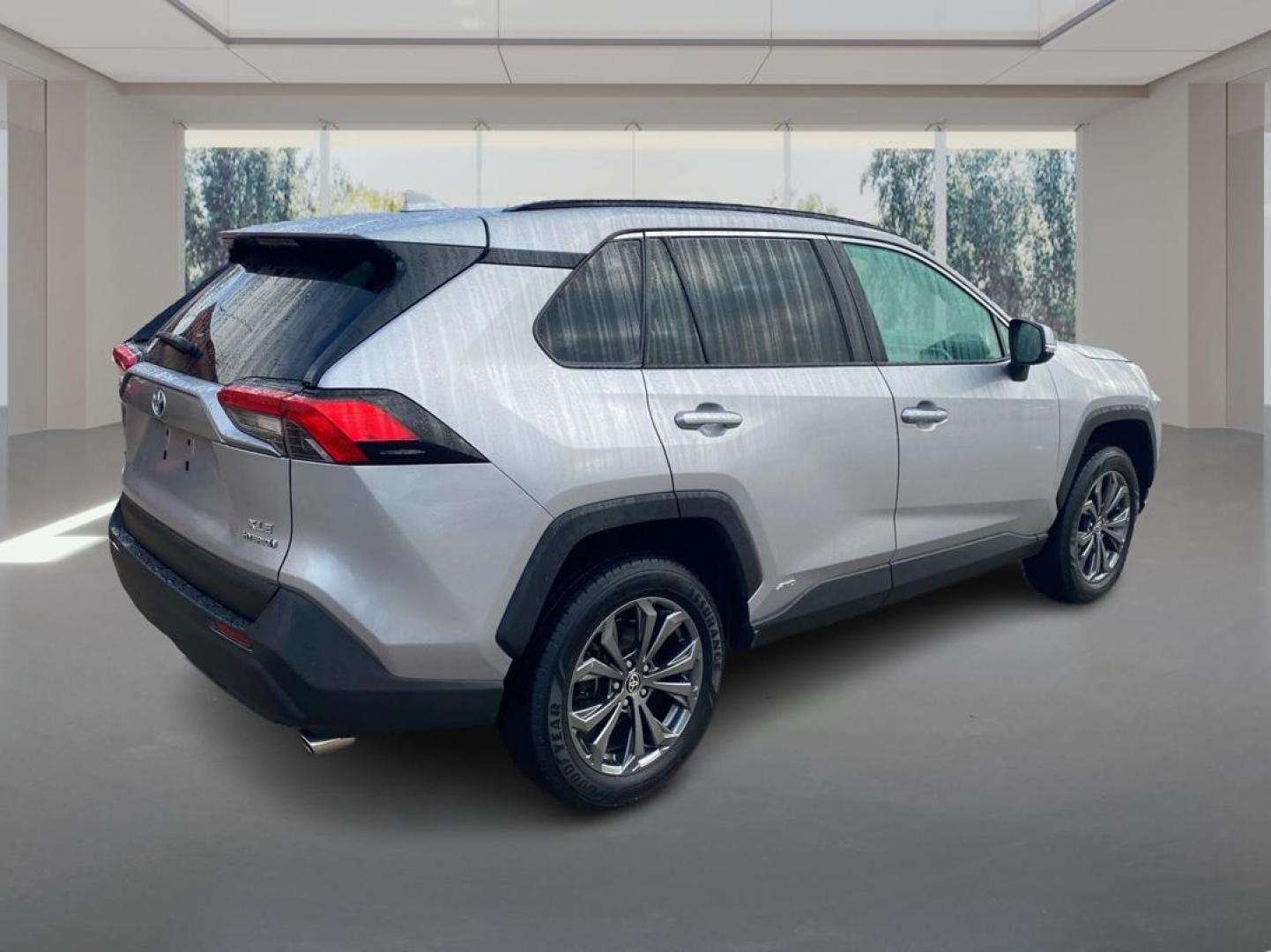 2022 SILVER TOYOTA RAV4 XLE PREMIUM (4T3B6RFV8NU) with an 2.5L engine, Continuously Variable transmission, located at 908 SE 14th Street, Des Moines, IA, 50317, (515) 281-0330, 41.580303, -93.597046 - Photo#2