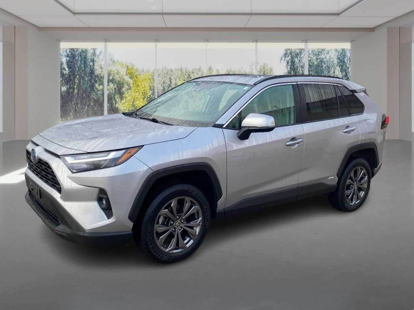 2022 SILVER TOYOTA RAV4 XLE PREMIUM (4T3B6RFV8NU) with an 2.5L engine, Continuously Variable transmission, located at 908 SE 14th Street, Des Moines, IA, 50317, (515) 281-0330, 41.580303, -93.597046 - Photo#7