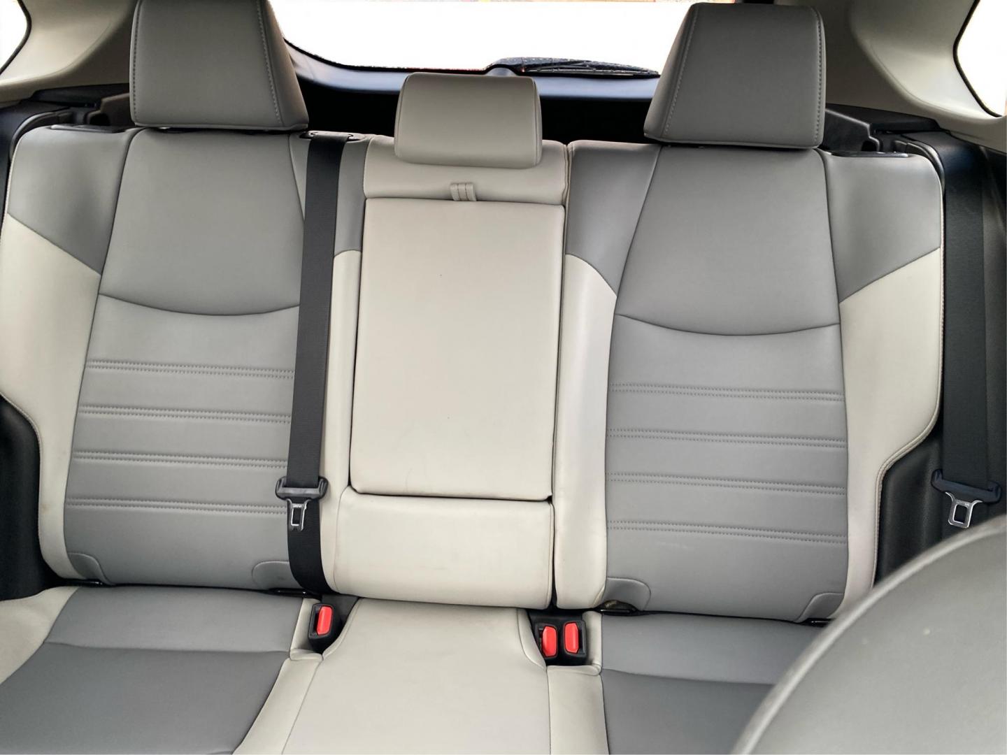 2022 SILVER TOYOTA RAV4 XLE PREMIUM (4T3B6RFV8NU) with an 2.5L engine, Continuously Variable transmission, located at 908 SE 14th Street, Des Moines, IA, 50317, (515) 281-0330, 41.580303, -93.597046 - Photo#14