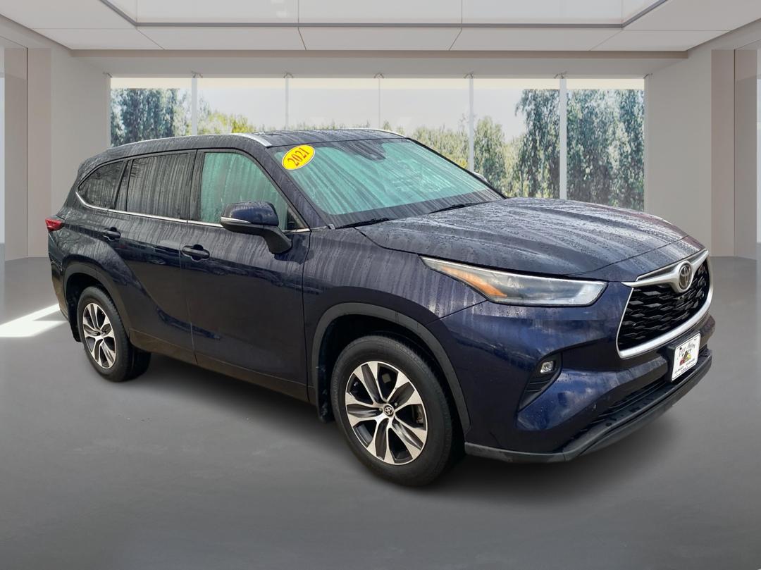 photo of 2021 TOYOTA HIGHLANDER XLE