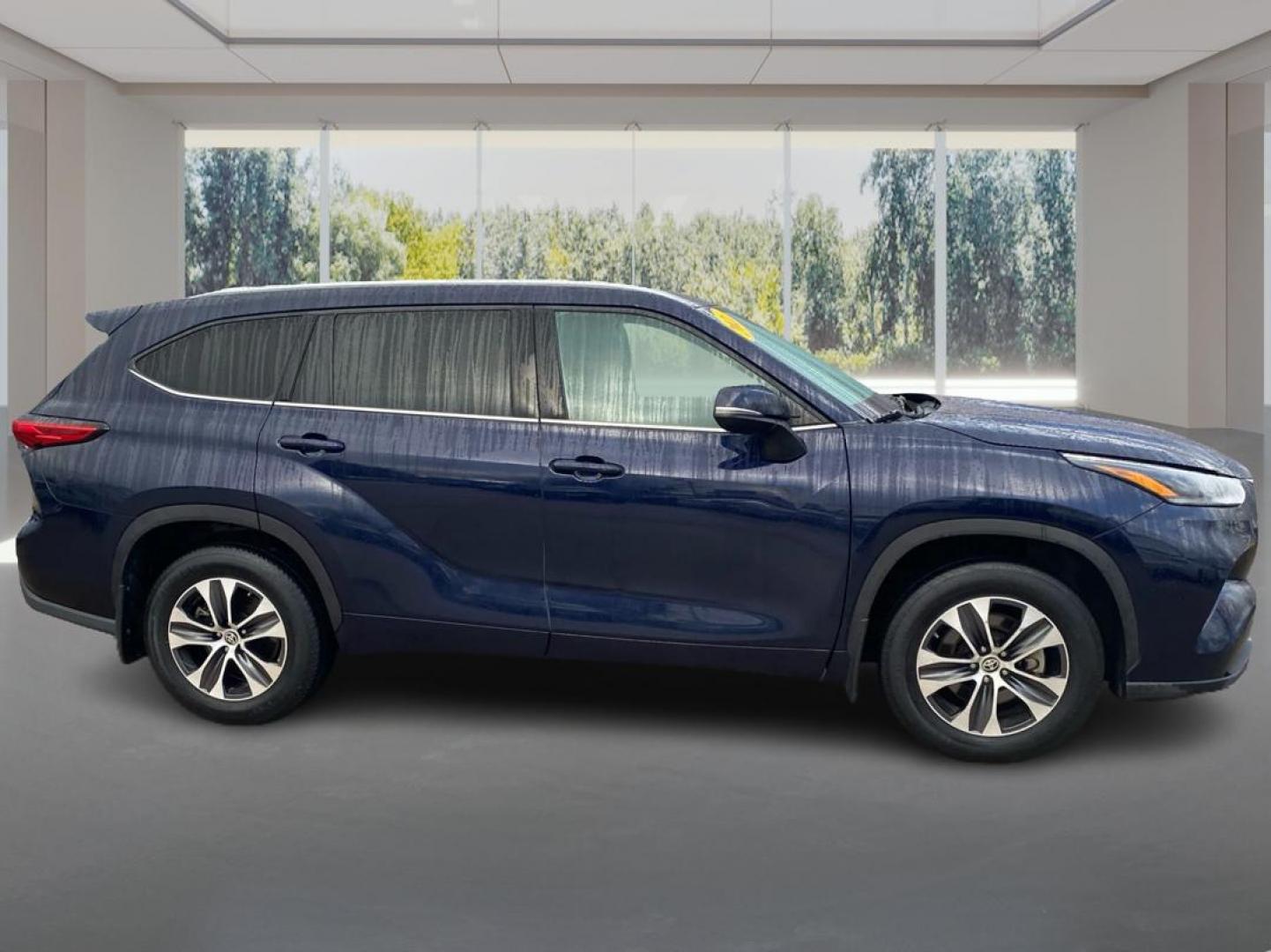 2021 BLUE TOYOTA HIGHLANDER XLE (5TDGZRBH4MS) with an 3.5L engine, Automatic transmission, located at 908 SE 14th Street, Des Moines, IA, 50317, (515) 281-0330, 41.580303, -93.597046 - Photo#1