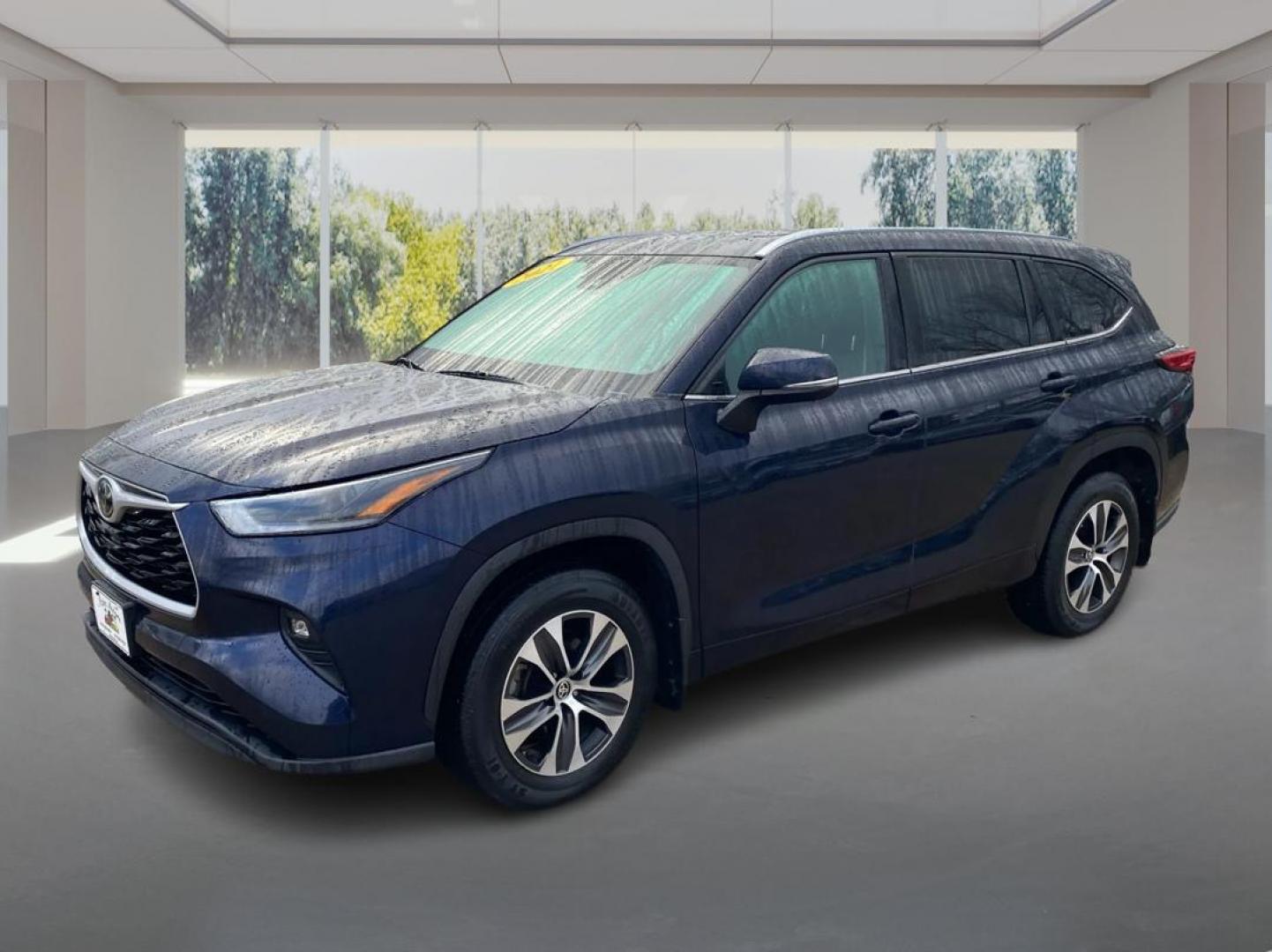 2021 BLUE TOYOTA HIGHLANDER XLE (5TDGZRBH4MS) with an 3.5L engine, Automatic transmission, located at 908 SE 14th Street, Des Moines, IA, 50317, (515) 281-0330, 41.580303, -93.597046 - Photo#7