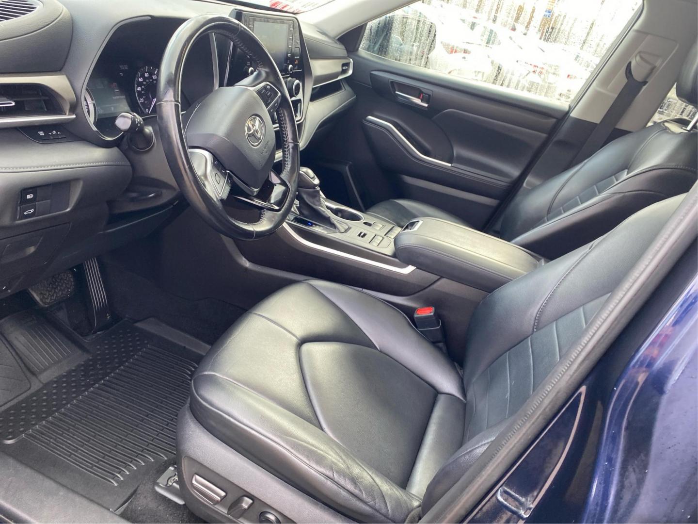 2021 BLUE TOYOTA HIGHLANDER XLE (5TDGZRBH4MS) with an 3.5L engine, Automatic transmission, located at 908 SE 14th Street, Des Moines, IA, 50317, (515) 281-0330, 41.580303, -93.597046 - Photo#8