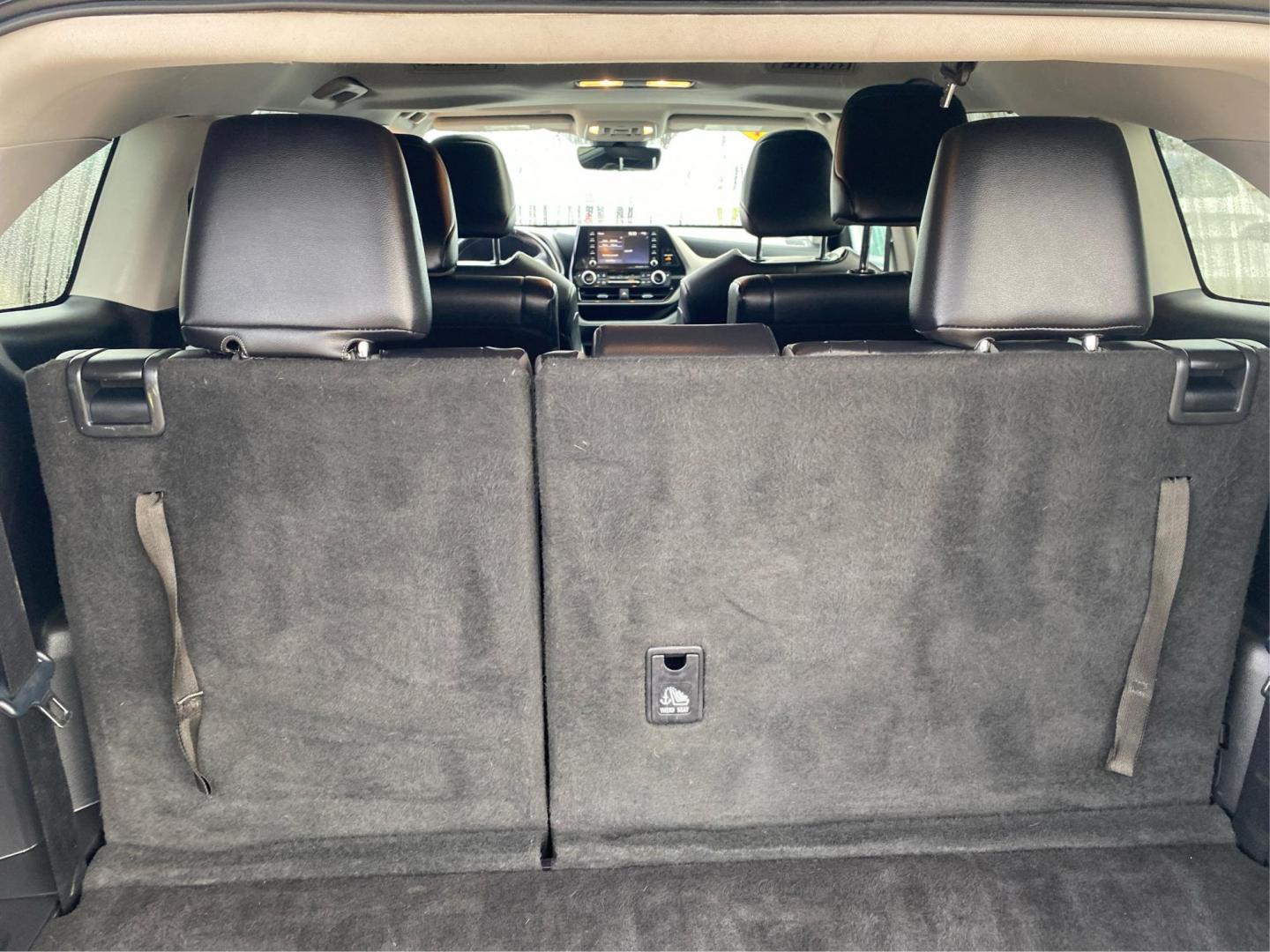 2021 BLUE TOYOTA HIGHLANDER XLE (5TDGZRBH4MS) with an 3.5L engine, Automatic transmission, located at 908 SE 14th Street, Des Moines, IA, 50317, (515) 281-0330, 41.580303, -93.597046 - Photo#12