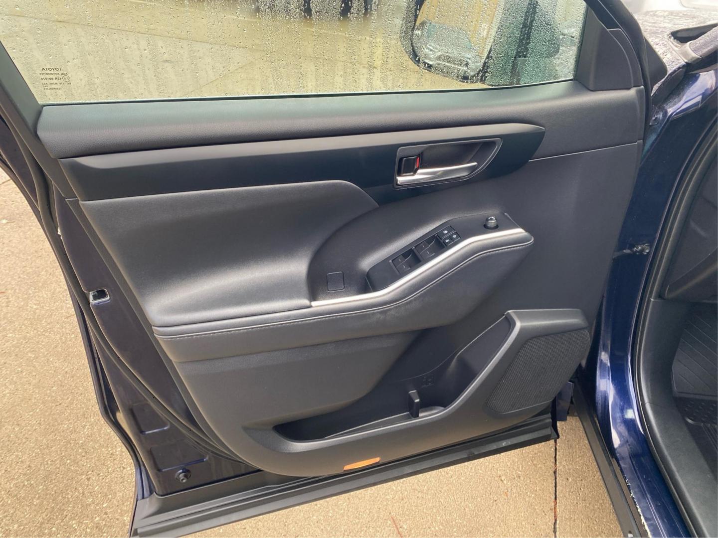 2021 BLUE TOYOTA HIGHLANDER XLE (5TDGZRBH4MS) with an 3.5L engine, Automatic transmission, located at 908 SE 14th Street, Des Moines, IA, 50317, (515) 281-0330, 41.580303, -93.597046 - Photo#19