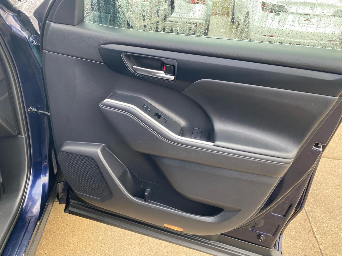 2021 BLUE TOYOTA HIGHLANDER XLE (5TDGZRBH4MS) with an 3.5L engine, Automatic transmission, located at 908 SE 14th Street, Des Moines, IA, 50317, (515) 281-0330, 41.580303, -93.597046 - Photo#20