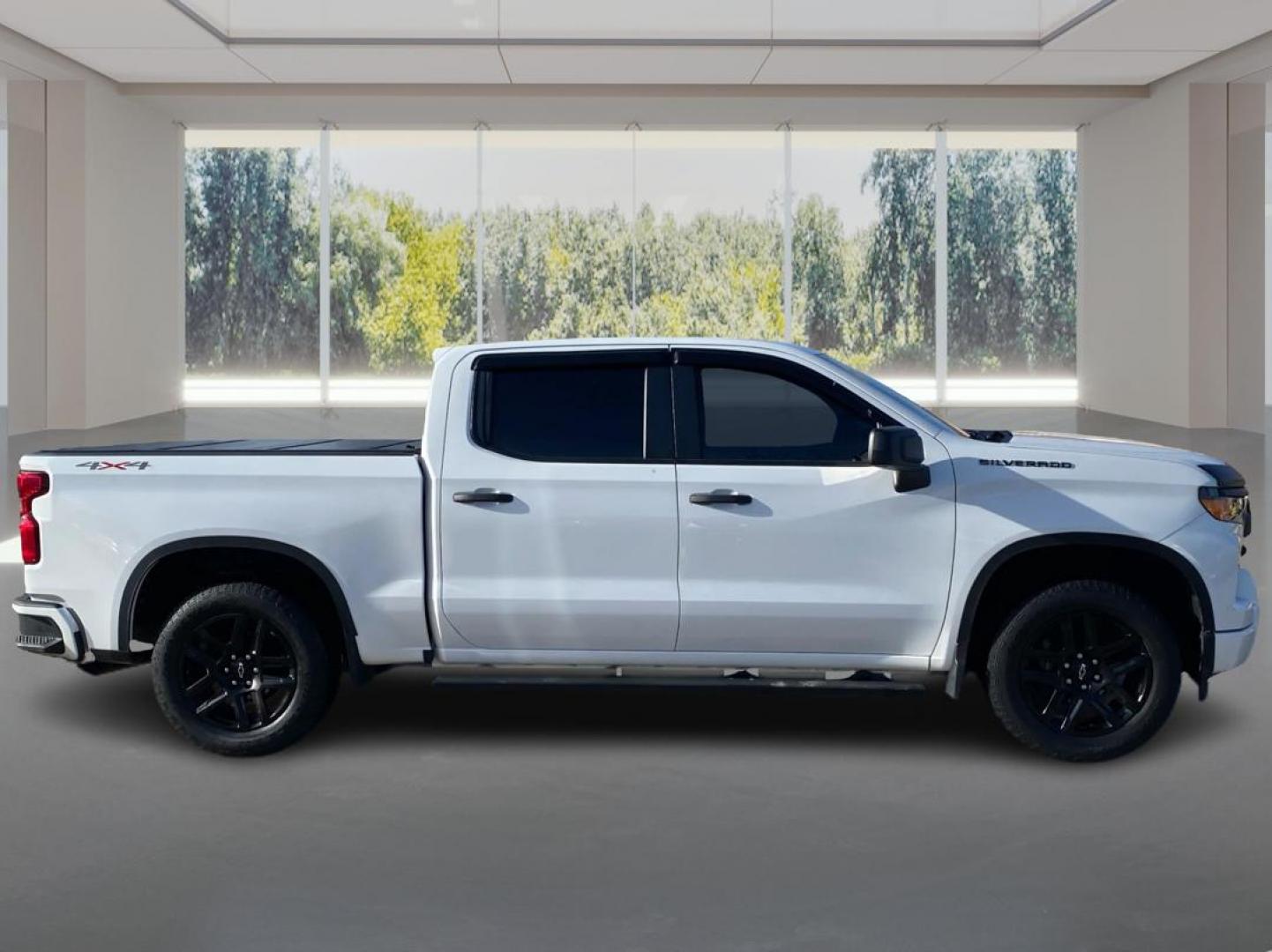 2022 WHITE CHEVROLET SILVERADO 1500 CUSTOM (1GCPDBEK8NZ) with an 2.7L engine, Automatic transmission, located at 908 SE 14th Street, Des Moines, IA, 50317, (515) 281-0330, 41.580303, -93.597046 - Photo#1