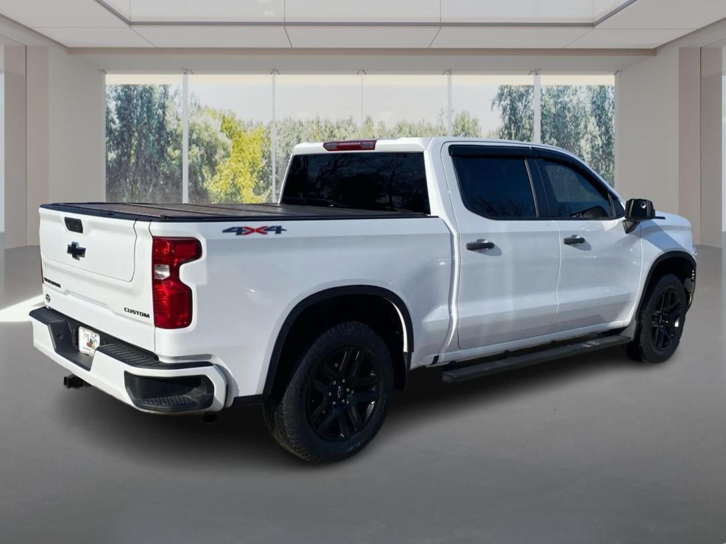 2022 WHITE CHEVROLET SILVERADO 1500 CUSTOM (1GCPDBEK8NZ) with an 2.7L engine, Automatic transmission, located at 908 SE 14th Street, Des Moines, IA, 50317, (515) 281-0330, 41.580303, -93.597046 - Photo#2