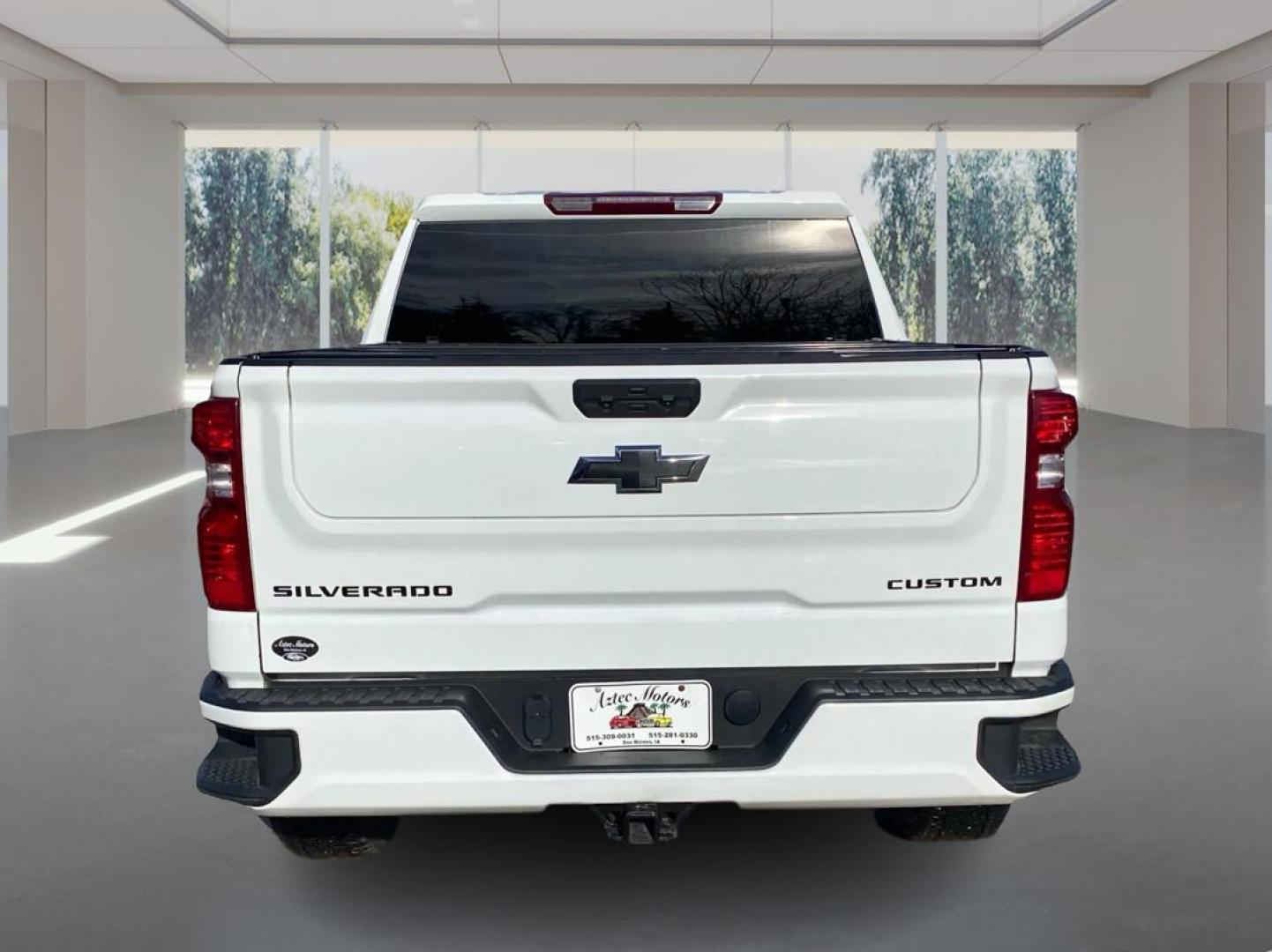2022 WHITE CHEVROLET SILVERADO 1500 CUSTOM (1GCPDBEK8NZ) with an 2.7L engine, Automatic transmission, located at 908 SE 14th Street, Des Moines, IA, 50317, (515) 281-0330, 41.580303, -93.597046 - Photo#3