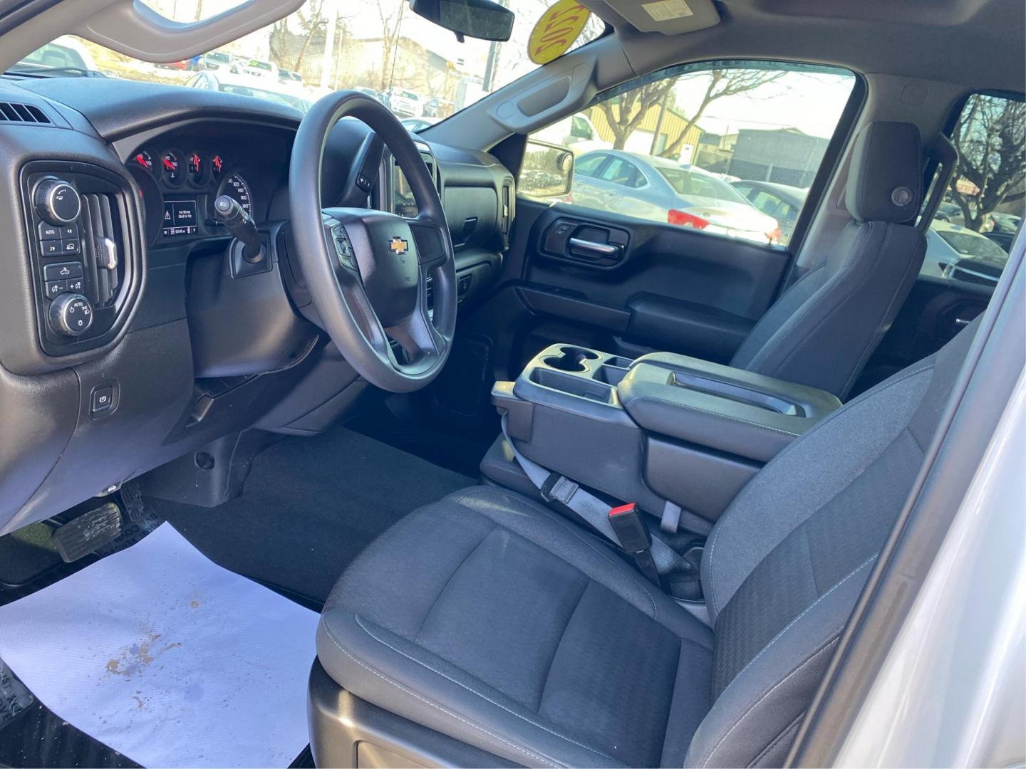 2022 WHITE CHEVROLET SILVERADO 1500 CUSTOM (1GCPDBEK8NZ) with an 2.7L engine, Automatic transmission, located at 908 SE 14th Street, Des Moines, IA, 50317, (515) 281-0330, 41.580303, -93.597046 - Photo#8