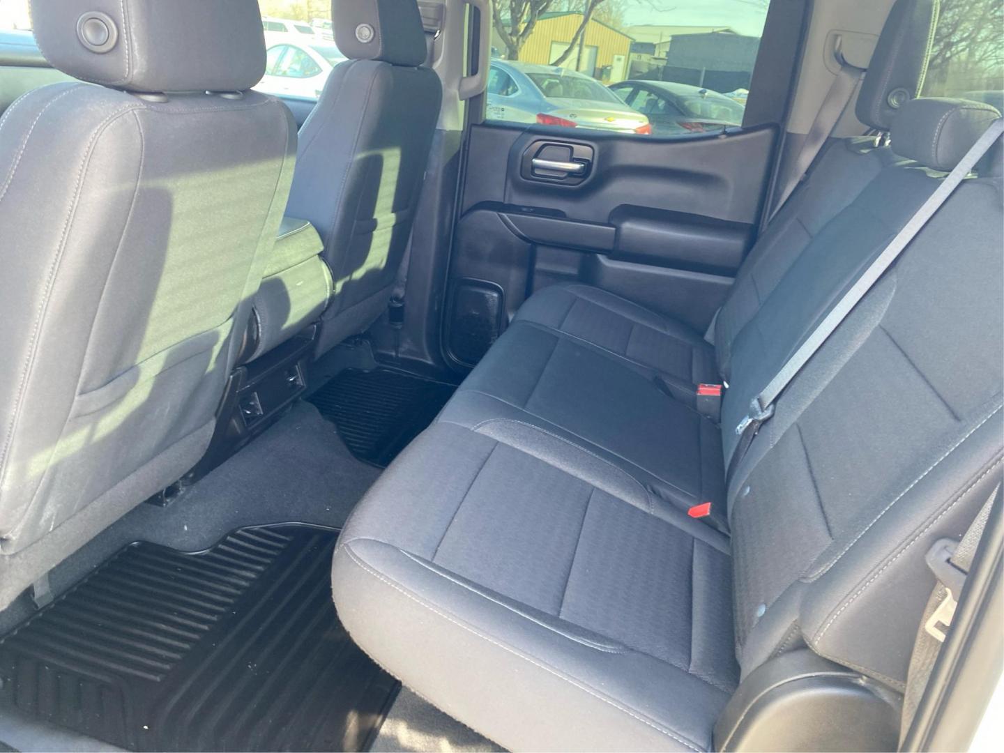 2022 WHITE CHEVROLET SILVERADO 1500 CUSTOM (1GCPDBEK8NZ) with an 2.7L engine, Automatic transmission, located at 908 SE 14th Street, Des Moines, IA, 50317, (515) 281-0330, 41.580303, -93.597046 - Photo#9