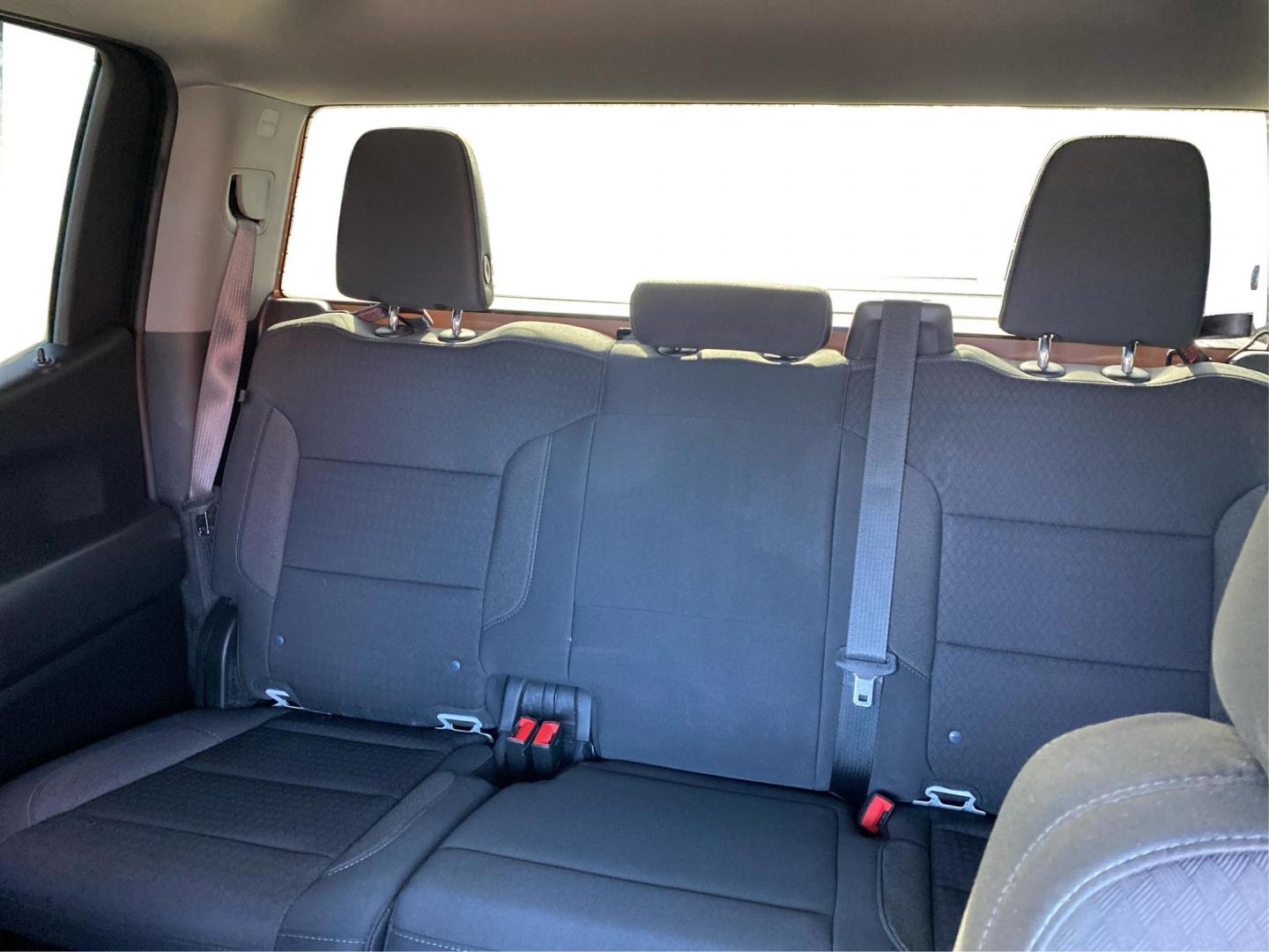 2022 WHITE CHEVROLET SILVERADO 1500 CUSTOM (1GCPDBEK8NZ) with an 2.7L engine, Automatic transmission, located at 908 SE 14th Street, Des Moines, IA, 50317, (515) 281-0330, 41.580303, -93.597046 - Photo#13