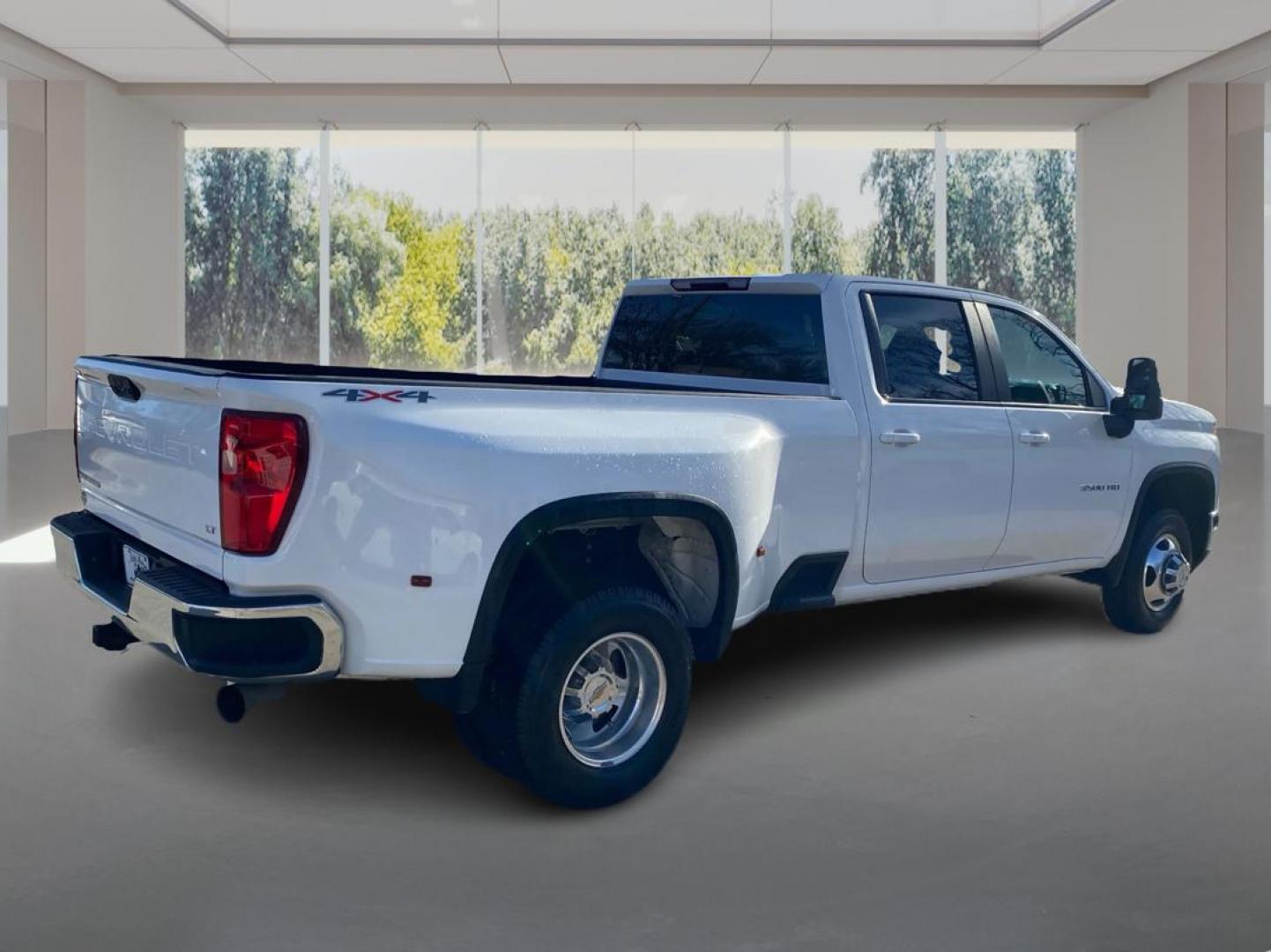 2024 WHITE CHEVROLET SILVERADO 3500 LT (1GC4YTEY1RF) with an 6.6L engine, Automatic transmission, located at 908 SE 14th Street, Des Moines, IA, 50317, (515) 281-0330, 41.580303, -93.597046 - Photo#2