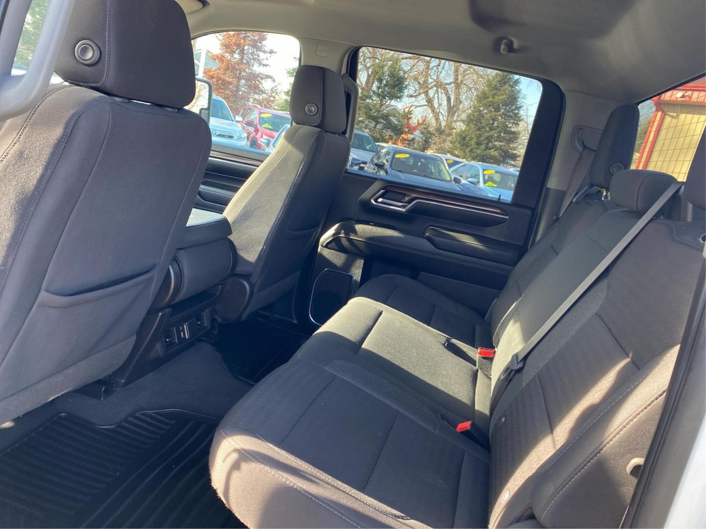 2024 WHITE CHEVROLET SILVERADO 3500 LT (1GC4YTEY1RF) with an 6.6L engine, Automatic transmission, located at 908 SE 14th Street, Des Moines, IA, 50317, (515) 281-0330, 41.580303, -93.597046 - Photo#9