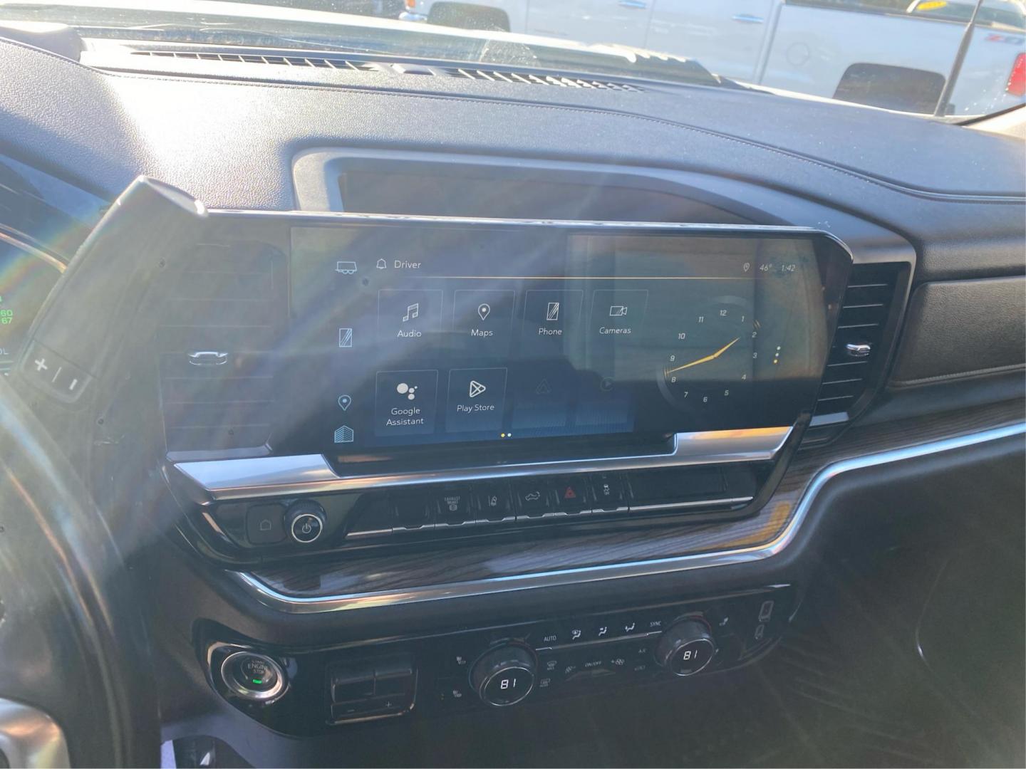 2024 WHITE CHEVROLET SILVERADO 3500 LT (1GC4YTEY1RF) with an 6.6L engine, Automatic transmission, located at 908 SE 14th Street, Des Moines, IA, 50317, (515) 281-0330, 41.580303, -93.597046 - Photo#12