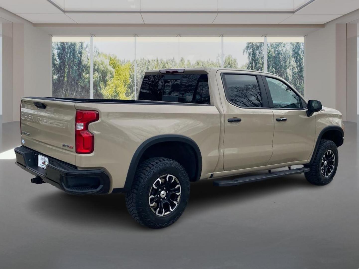 2022 TAN CHEVROLET SILVERADO 1500 ZR2 (3GCUDHEL4NG) with an 6.2L engine, Automatic transmission, located at 908 SE 14th Street, Des Moines, IA, 50317, (515) 281-0330, 41.580303, -93.597046 - Photo#2