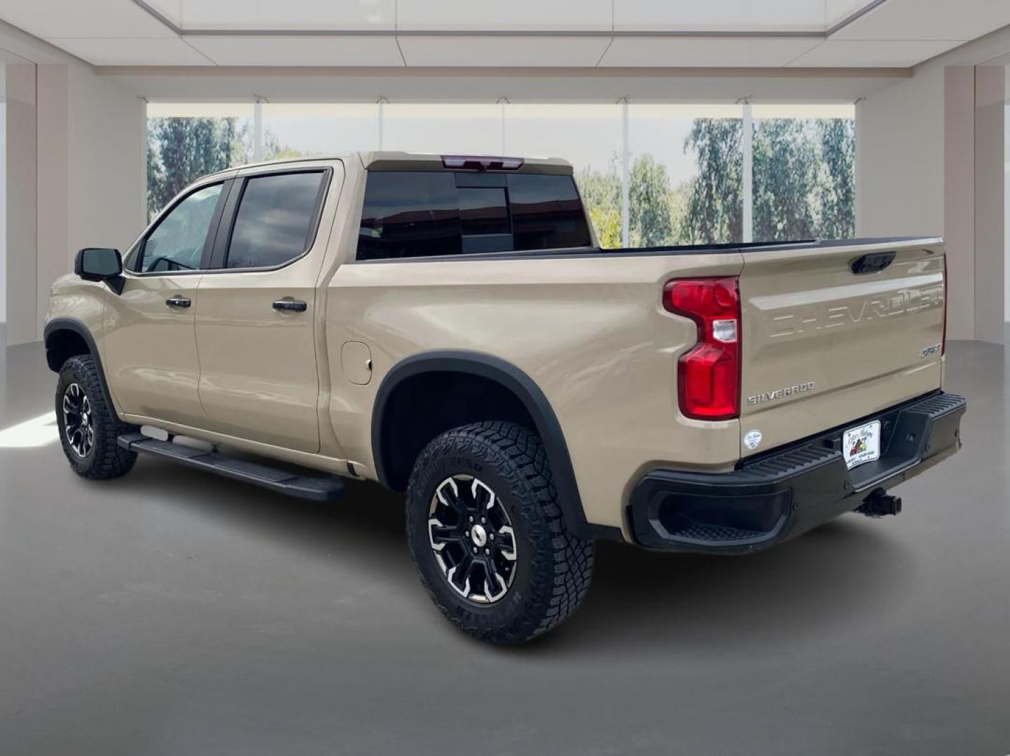 2022 TAN CHEVROLET SILVERADO 1500 ZR2 (3GCUDHEL4NG) with an 6.2L engine, Automatic transmission, located at 908 SE 14th Street, Des Moines, IA, 50317, (515) 281-0330, 41.580303, -93.597046 - Photo#4