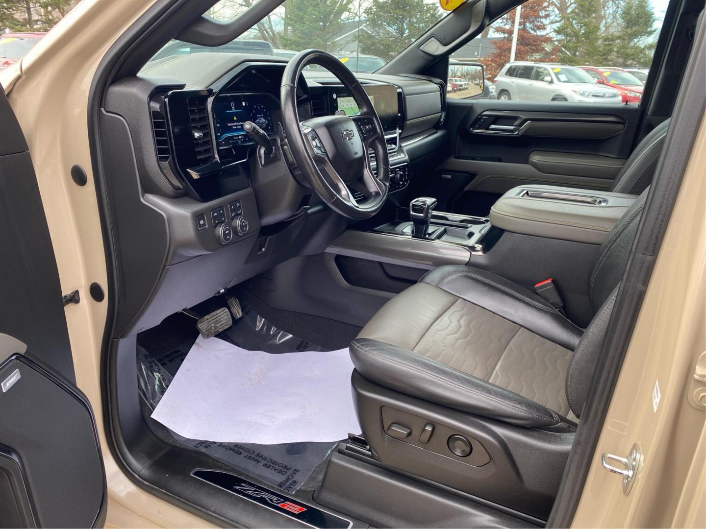 2022 TAN CHEVROLET SILVERADO 1500 ZR2 (3GCUDHEL4NG) with an 6.2L engine, Automatic transmission, located at 908 SE 14th Street, Des Moines, IA, 50317, (515) 281-0330, 41.580303, -93.597046 - Photo#8