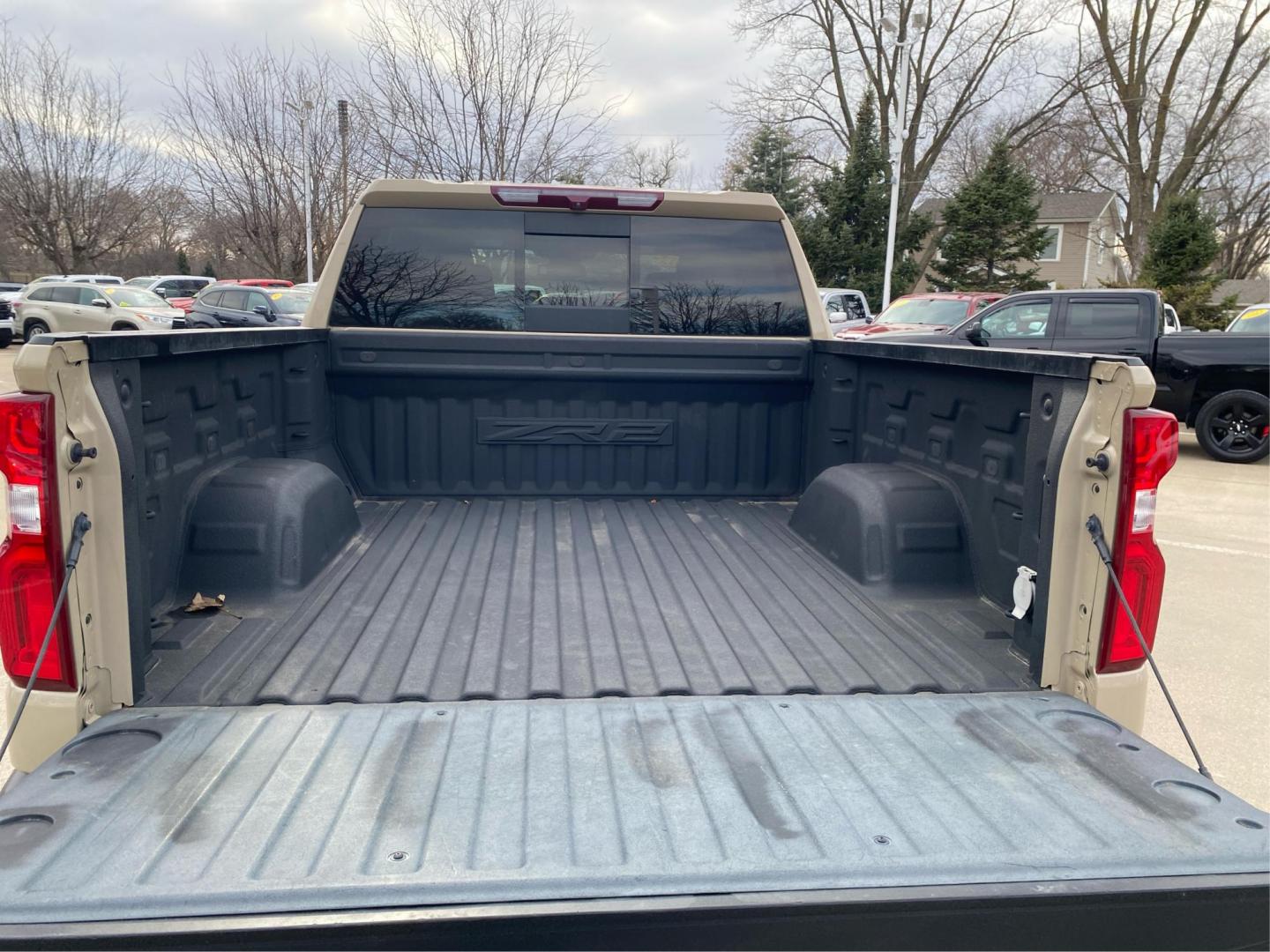 2022 TAN CHEVROLET SILVERADO 1500 ZR2 (3GCUDHEL4NG) with an 6.2L engine, Automatic transmission, located at 908 SE 14th Street, Des Moines, IA, 50317, (515) 281-0330, 41.580303, -93.597046 - Photo#11