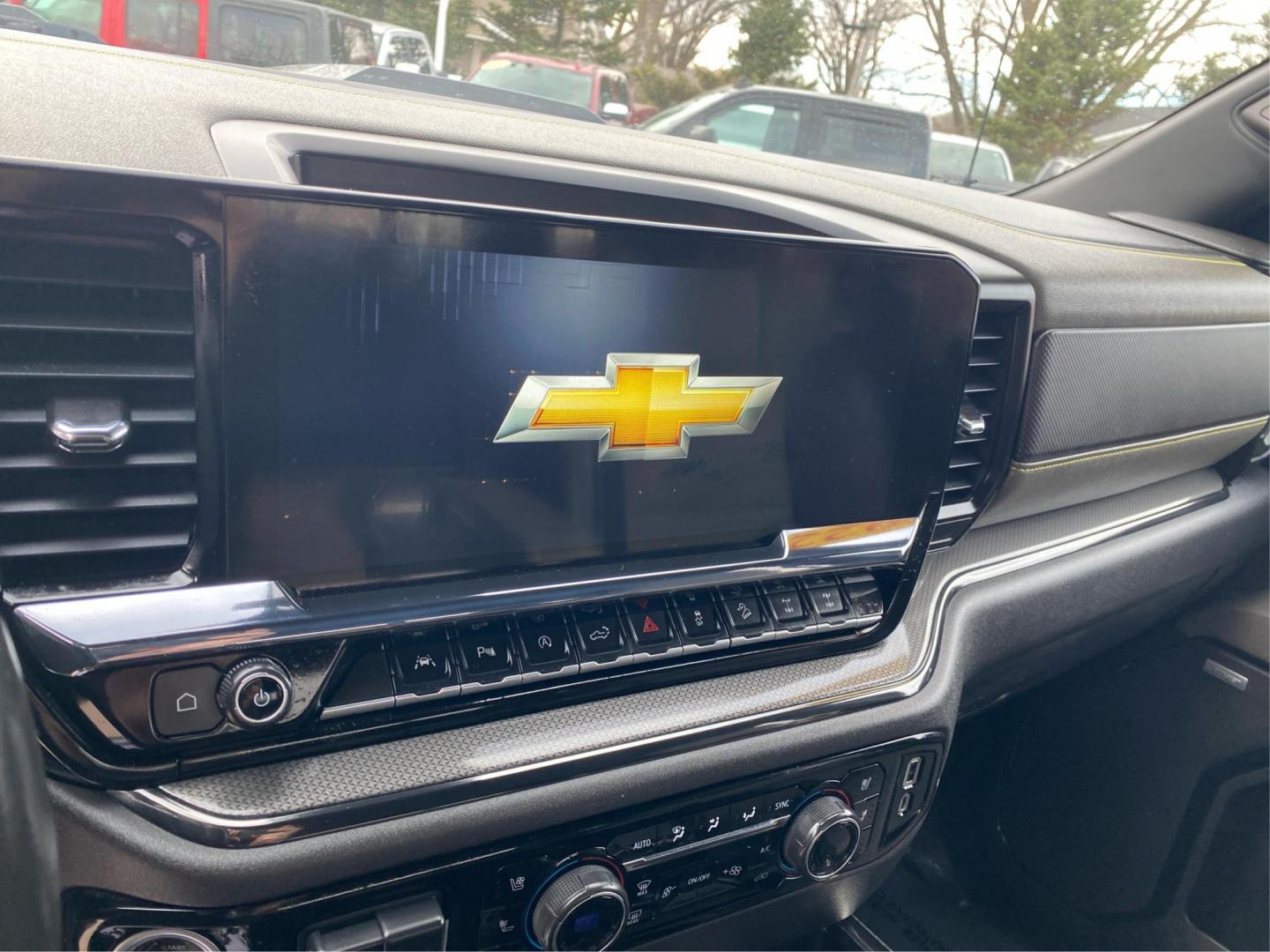 2022 TAN CHEVROLET SILVERADO 1500 ZR2 (3GCUDHEL4NG) with an 6.2L engine, Automatic transmission, located at 908 SE 14th Street, Des Moines, IA, 50317, (515) 281-0330, 41.580303, -93.597046 - Photo#12