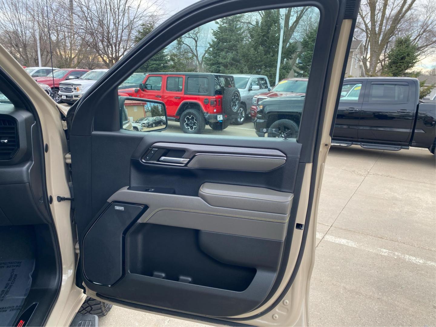 2022 TAN CHEVROLET SILVERADO 1500 ZR2 (3GCUDHEL4NG) with an 6.2L engine, Automatic transmission, located at 908 SE 14th Street, Des Moines, IA, 50317, (515) 281-0330, 41.580303, -93.597046 - Photo#16