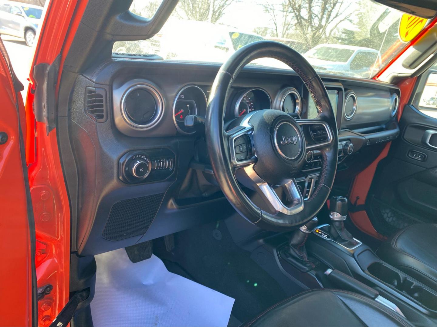 2018 ORANGE JEEP WRANGLER RUBICON (1C4HJXCG6JW) with an 3.6L engine, Automatic transmission, located at 908 SE 14th Street, Des Moines, IA, 50317, (515) 281-0330, 41.580303, -93.597046 - Photo#15