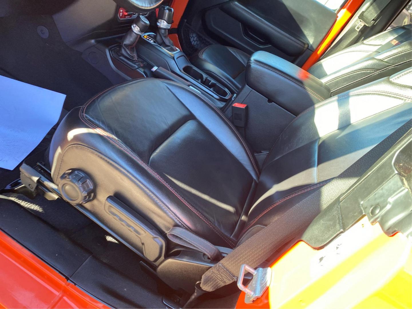 2018 ORANGE JEEP WRANGLER RUBICON (1C4HJXCG6JW) with an 3.6L engine, Automatic transmission, located at 908 SE 14th Street, Des Moines, IA, 50317, (515) 281-0330, 41.580303, -93.597046 - Photo#16