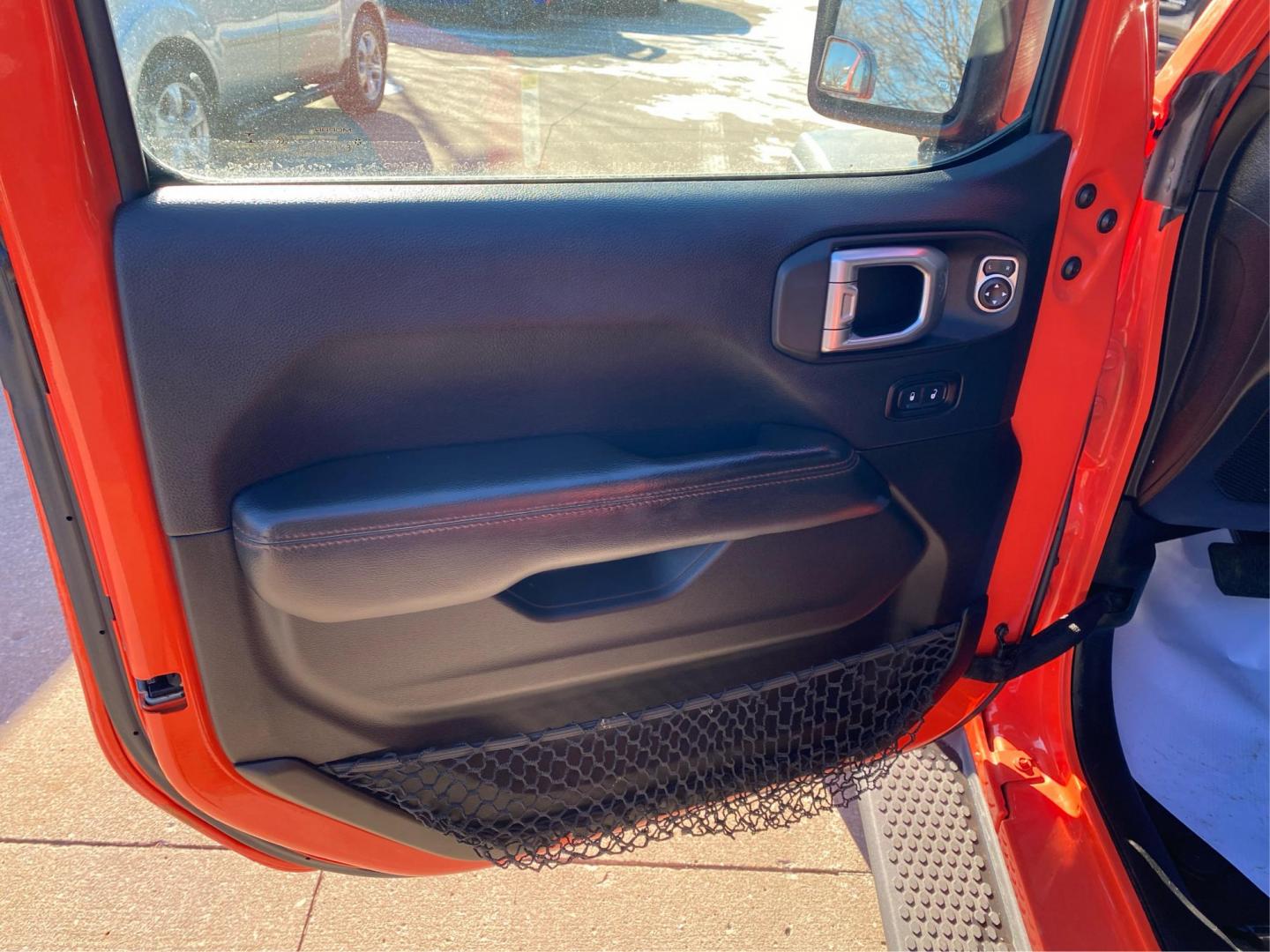 2018 ORANGE JEEP WRANGLER RUBICON (1C4HJXCG6JW) with an 3.6L engine, Automatic transmission, located at 908 SE 14th Street, Des Moines, IA, 50317, (515) 281-0330, 41.580303, -93.597046 - Photo#17