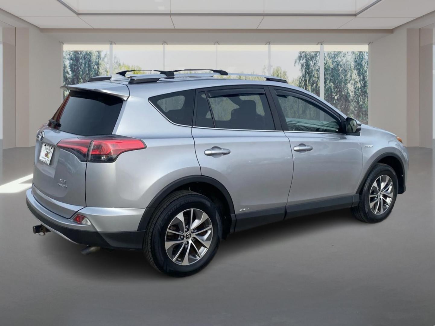 2018 SILVER TOYOTA RAV4 HV LE (JTMRJREV8JD) with an 2.5L engine, Continuously Variable transmission, located at 908 SE 14th Street, Des Moines, IA, 50317, (515) 281-0330, 41.580303, -93.597046- Photo#2
