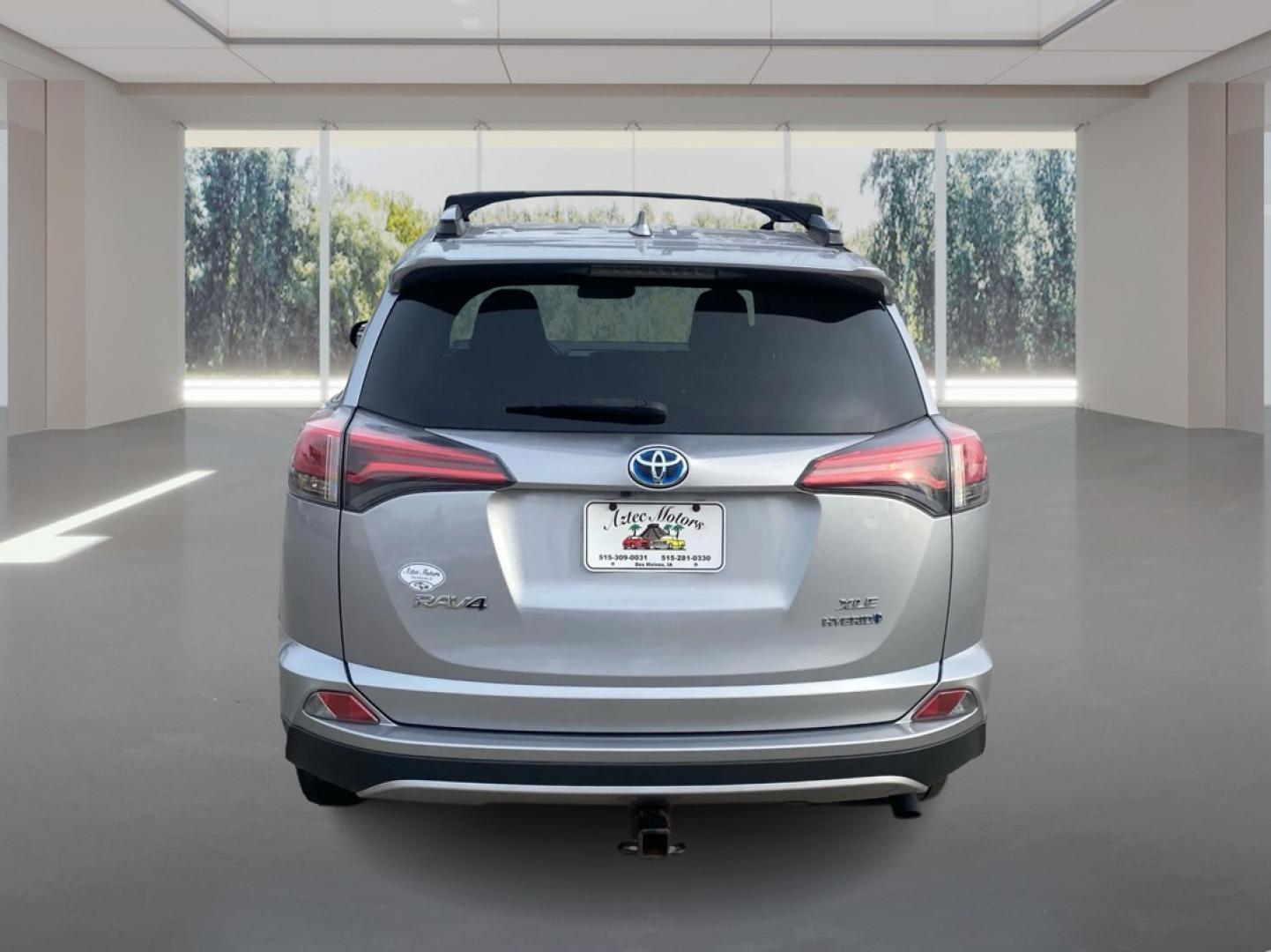 2018 SILVER TOYOTA RAV4 HV LE (JTMRJREV8JD) with an 2.5L engine, Continuously Variable transmission, located at 908 SE 14th Street, Des Moines, IA, 50317, (515) 281-0330, 41.580303, -93.597046- Photo#3