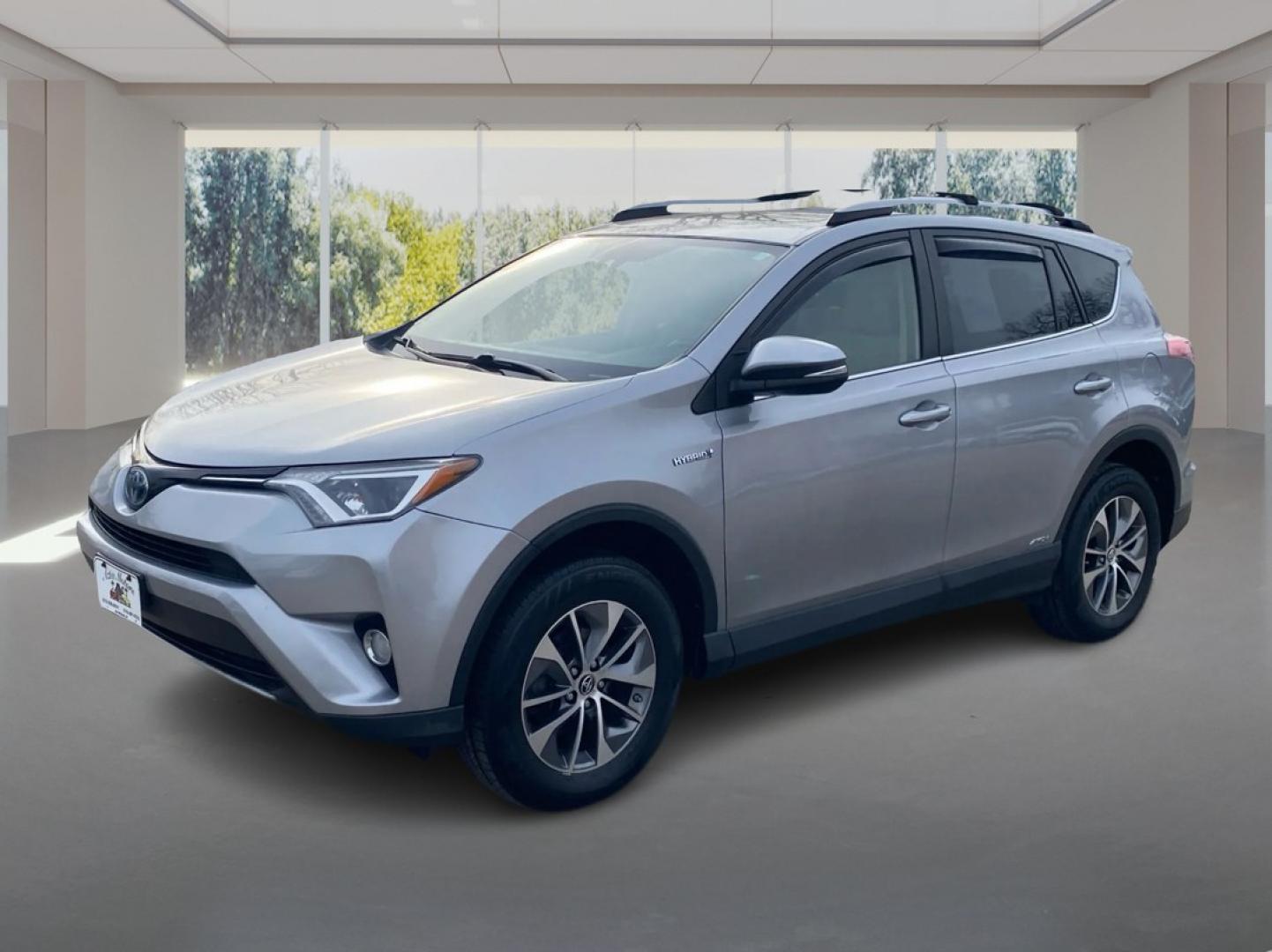 2018 SILVER TOYOTA RAV4 HV LE (JTMRJREV8JD) with an 2.5L engine, Continuously Variable transmission, located at 908 SE 14th Street, Des Moines, IA, 50317, (515) 281-0330, 41.580303, -93.597046- Photo#7
